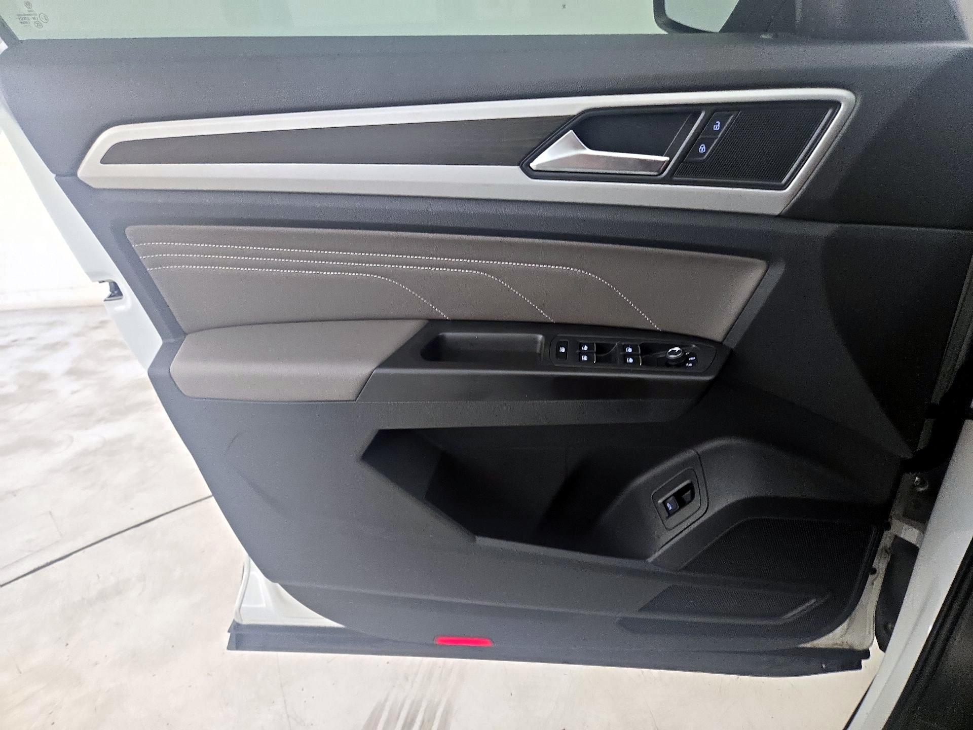 Thumbnail: 2022 Volkswagen Atlas - 12