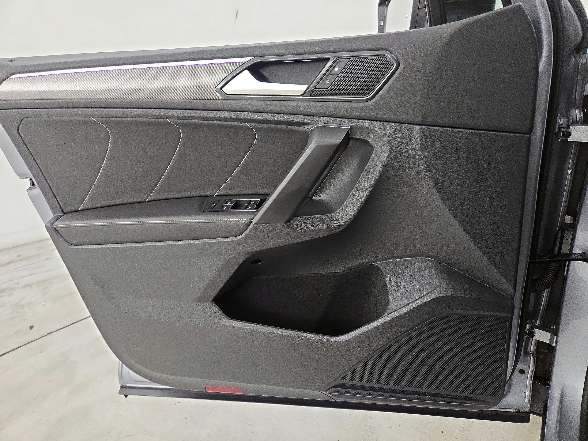 Thumbnail: 2023 Volkswagen Tiguan - 12
