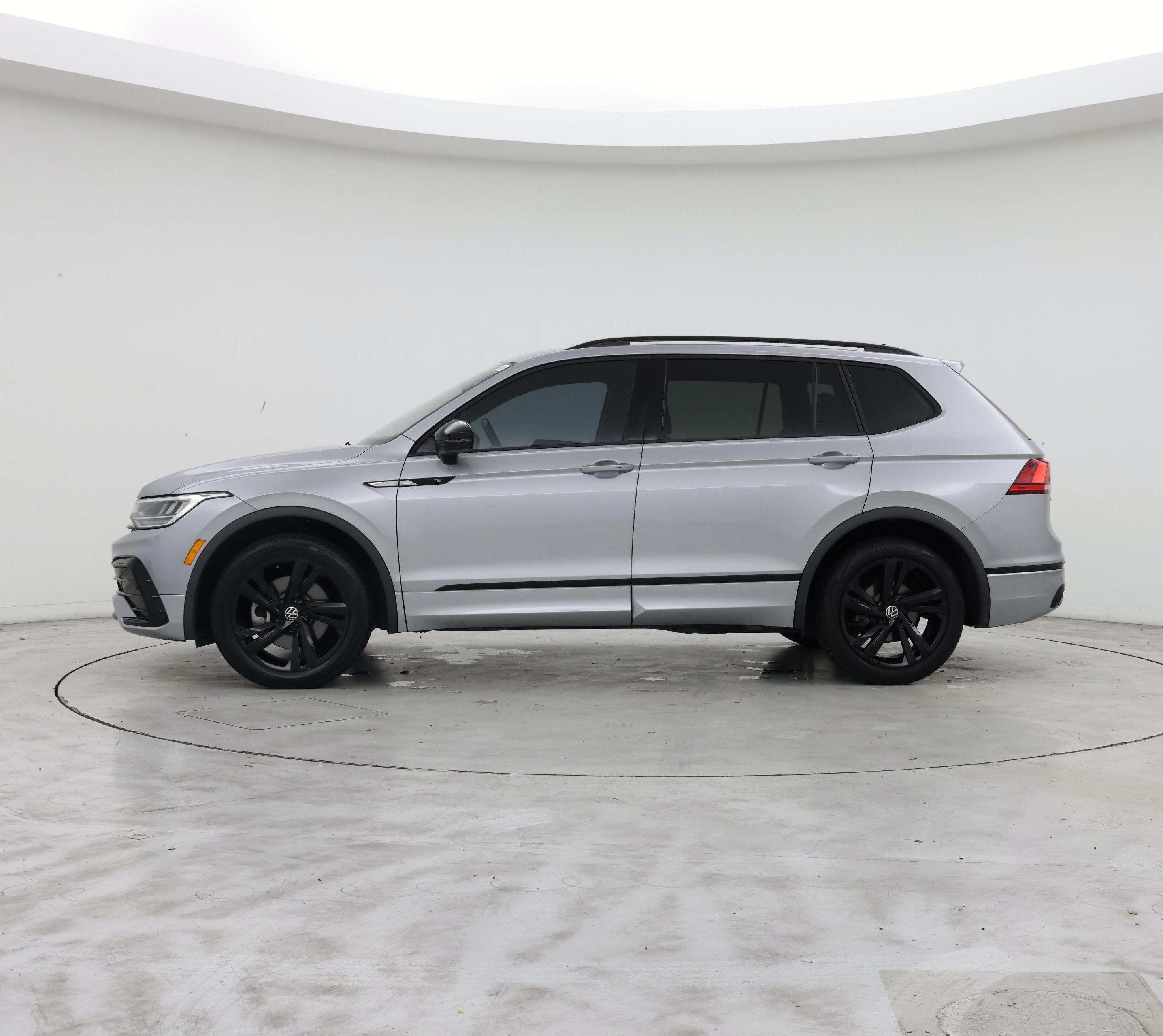 Thumbnail: 2023 Volkswagen Tiguan - 3