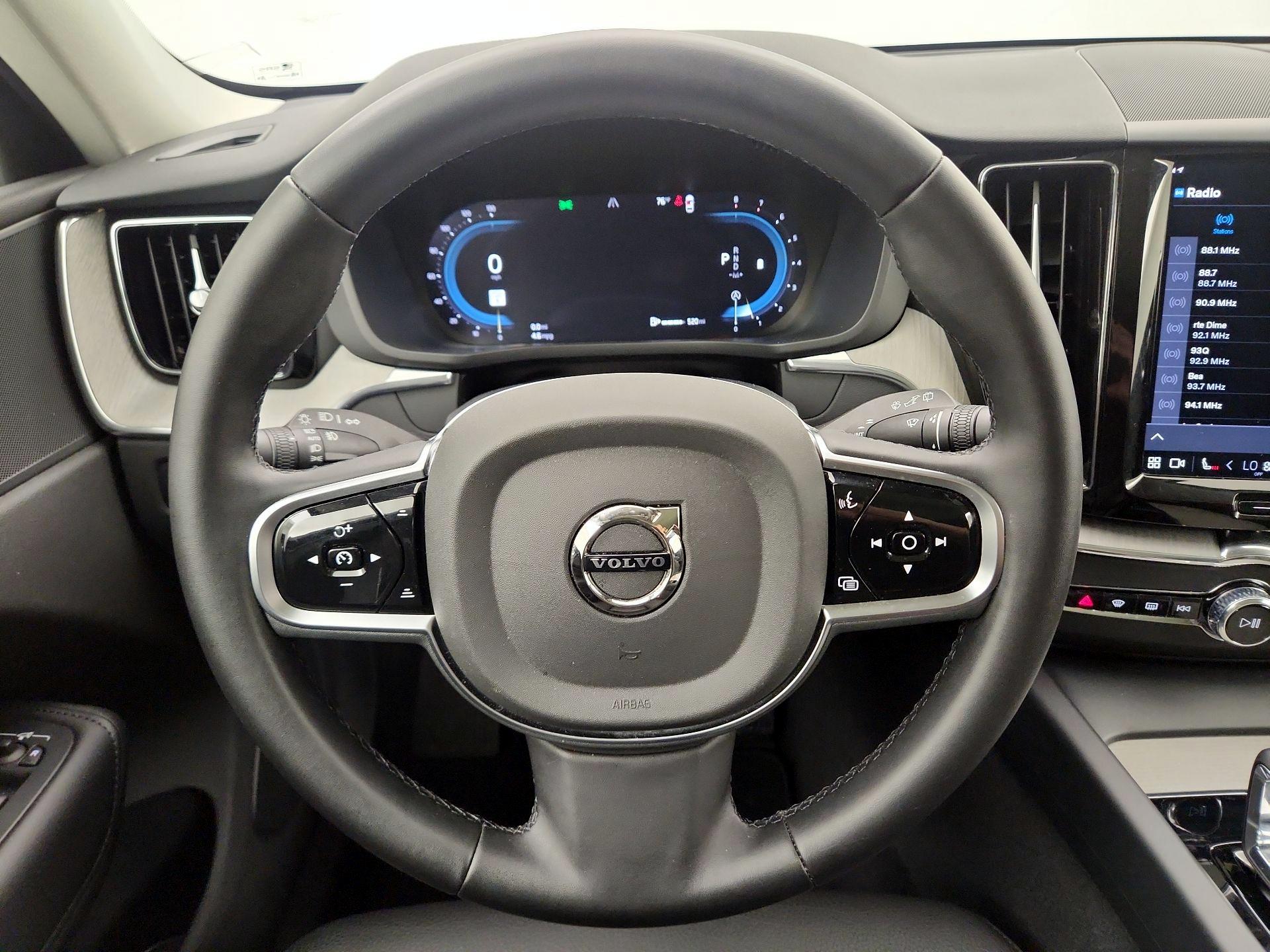 Thumbnail: 2025 Volvo XC60 - 10