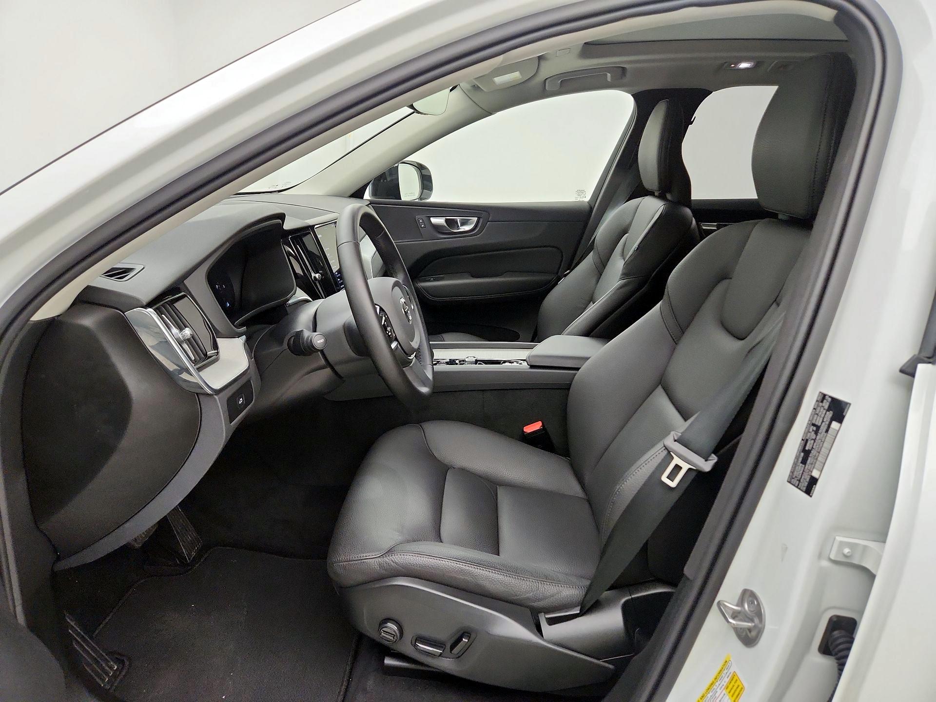 Thumbnail: 2025 Volvo XC60 - 11