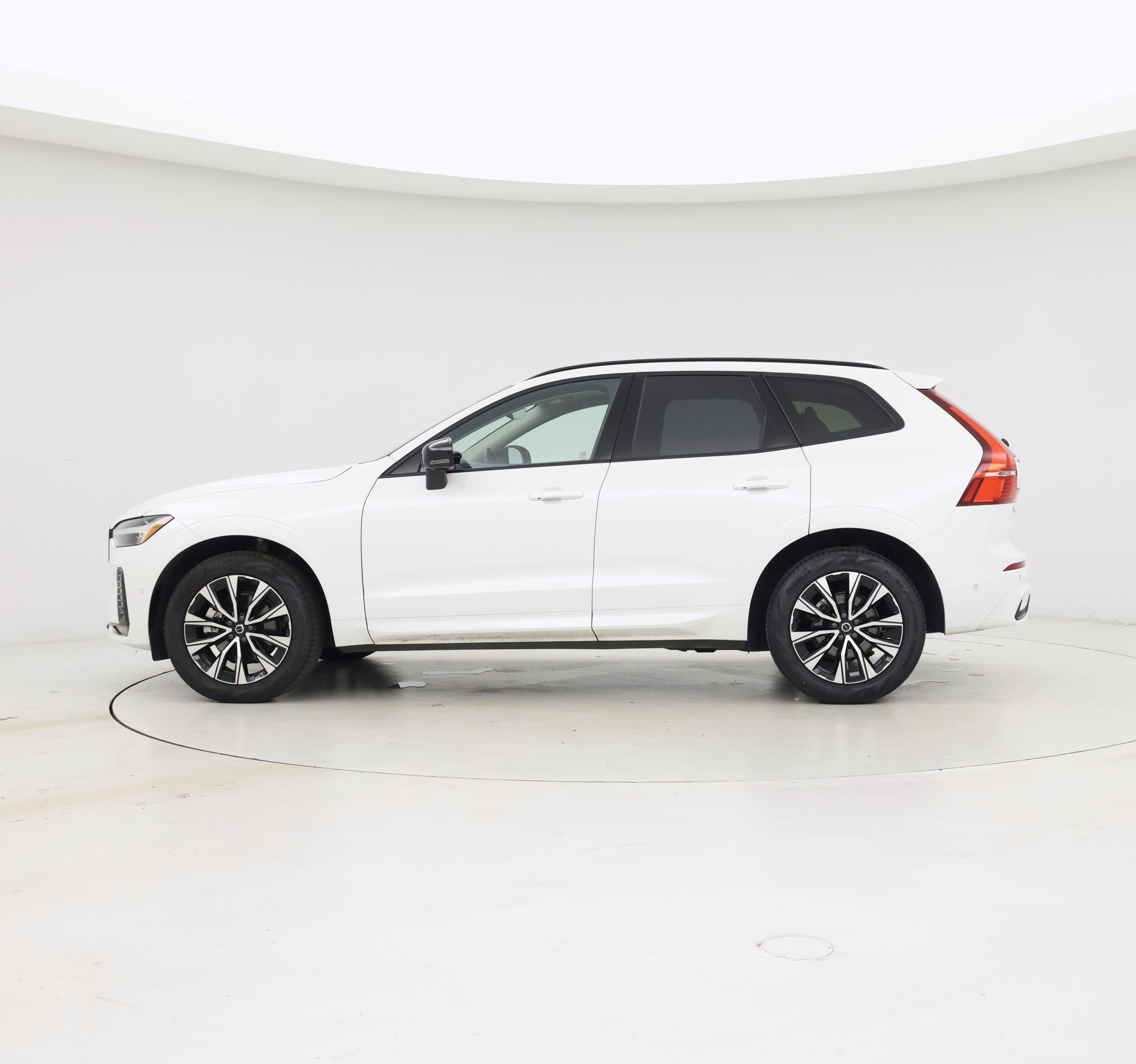 Thumbnail: 2025 Volvo XC60 - 3