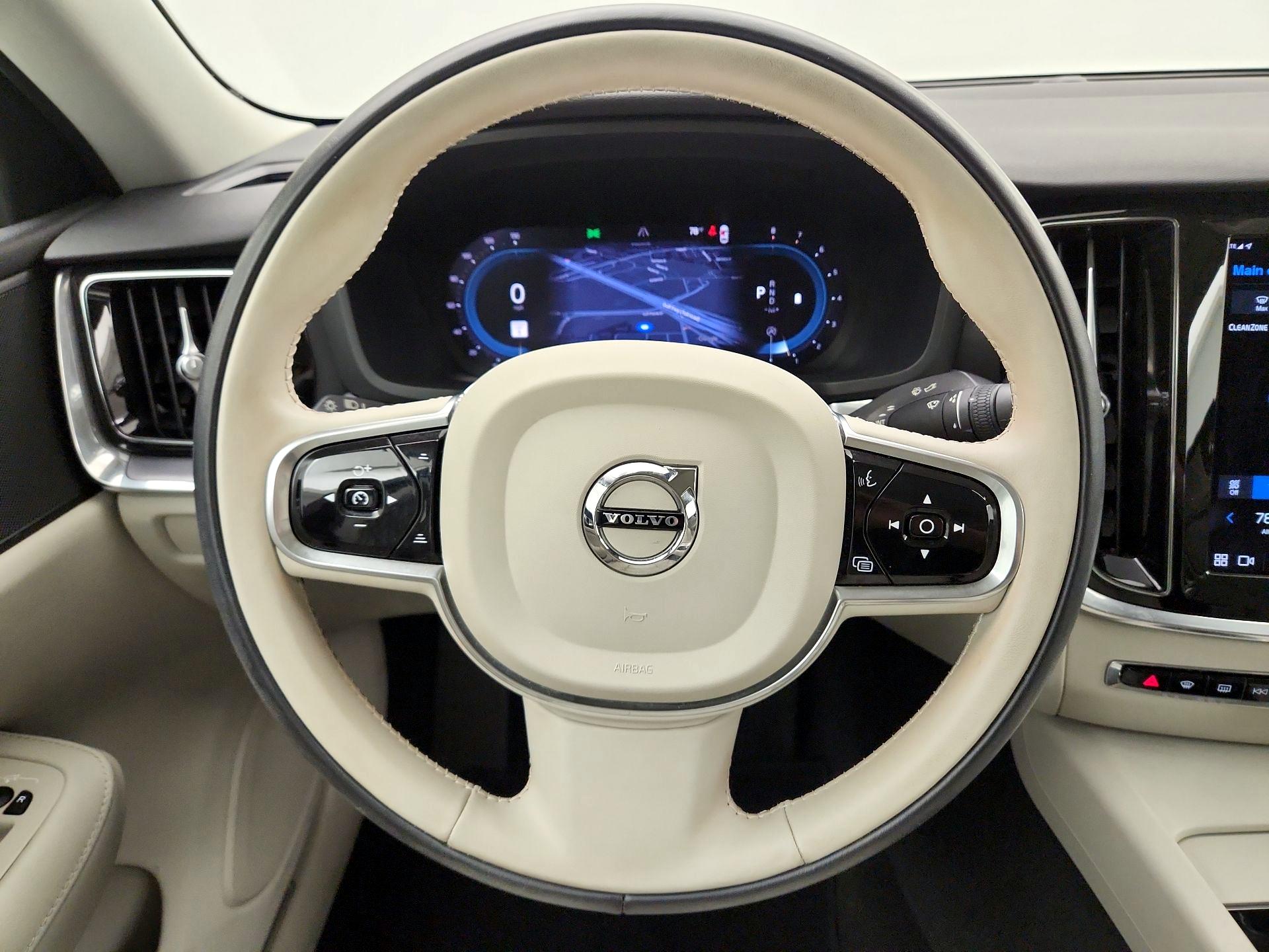 Thumbnail: 2023 Volvo S60 - 10