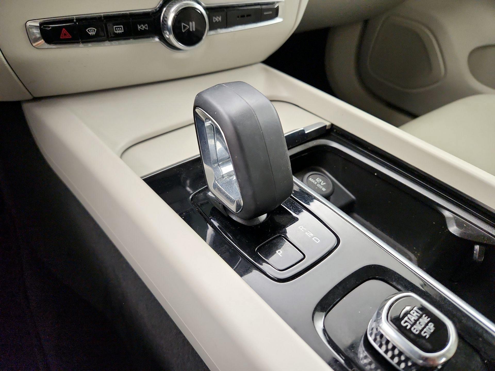 Thumbnail: 2023 Volvo S60 - 16