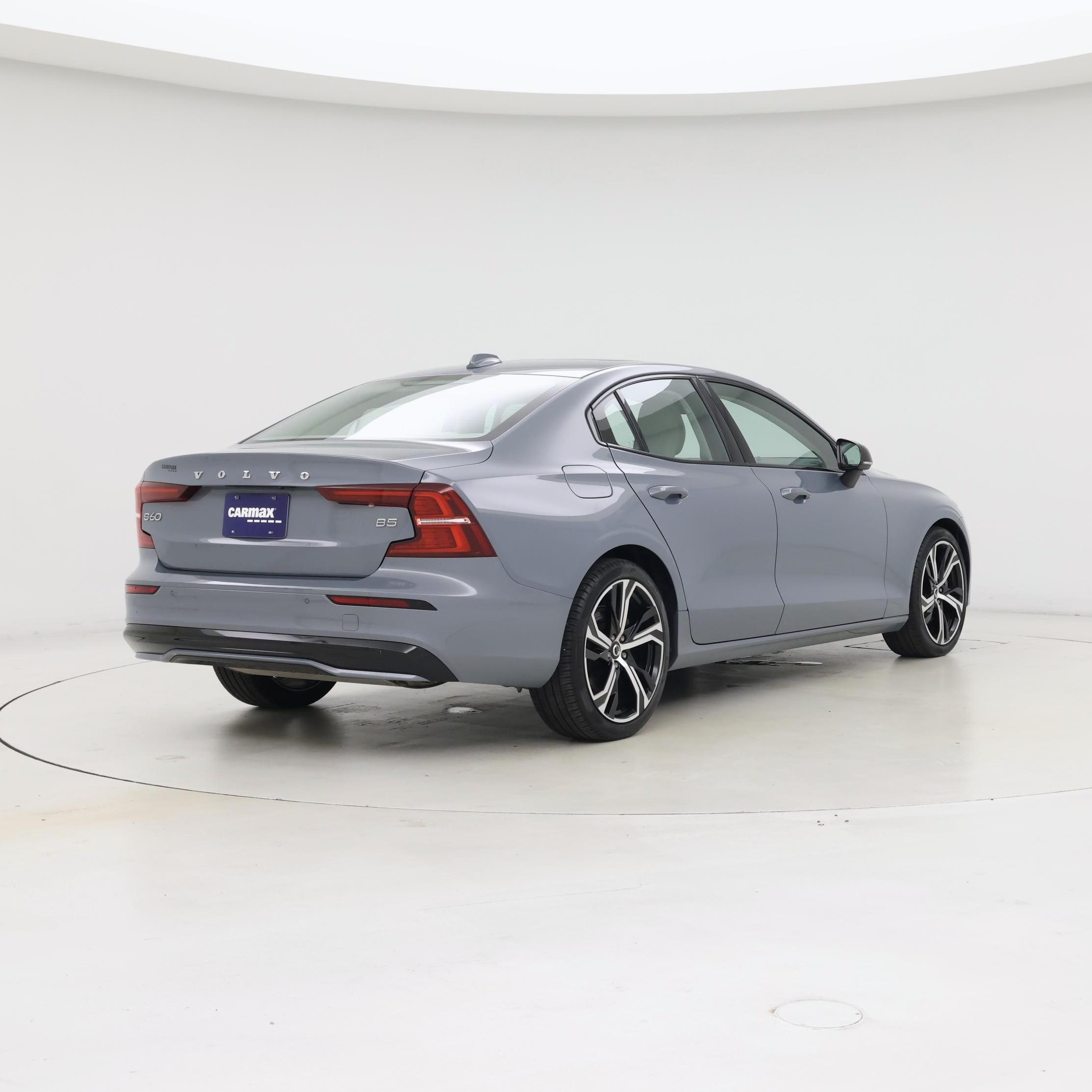 Thumbnail: 2023 Volvo S60 - 8