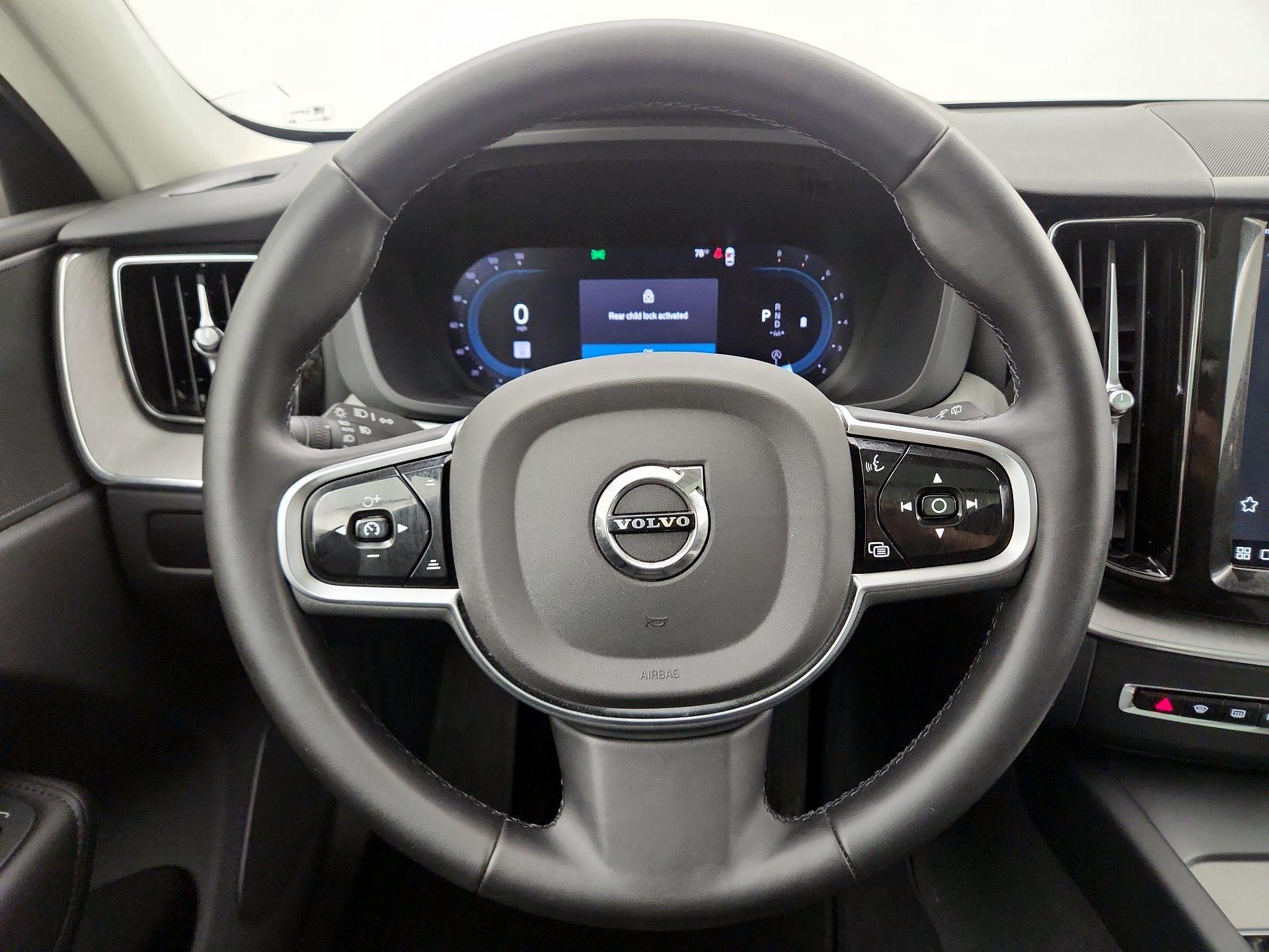 Thumbnail: 2025 Volvo XC60 - 10