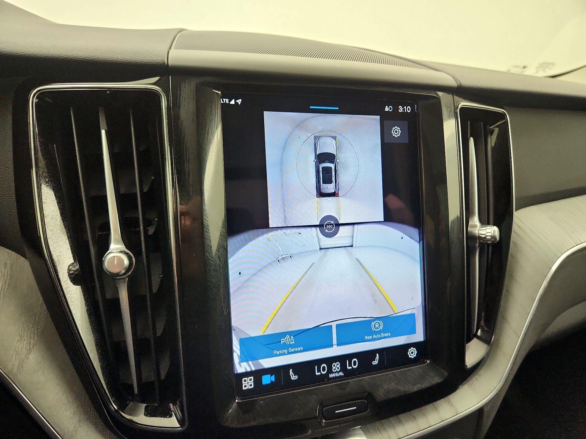Thumbnail: 2025 Volvo XC60 - 13