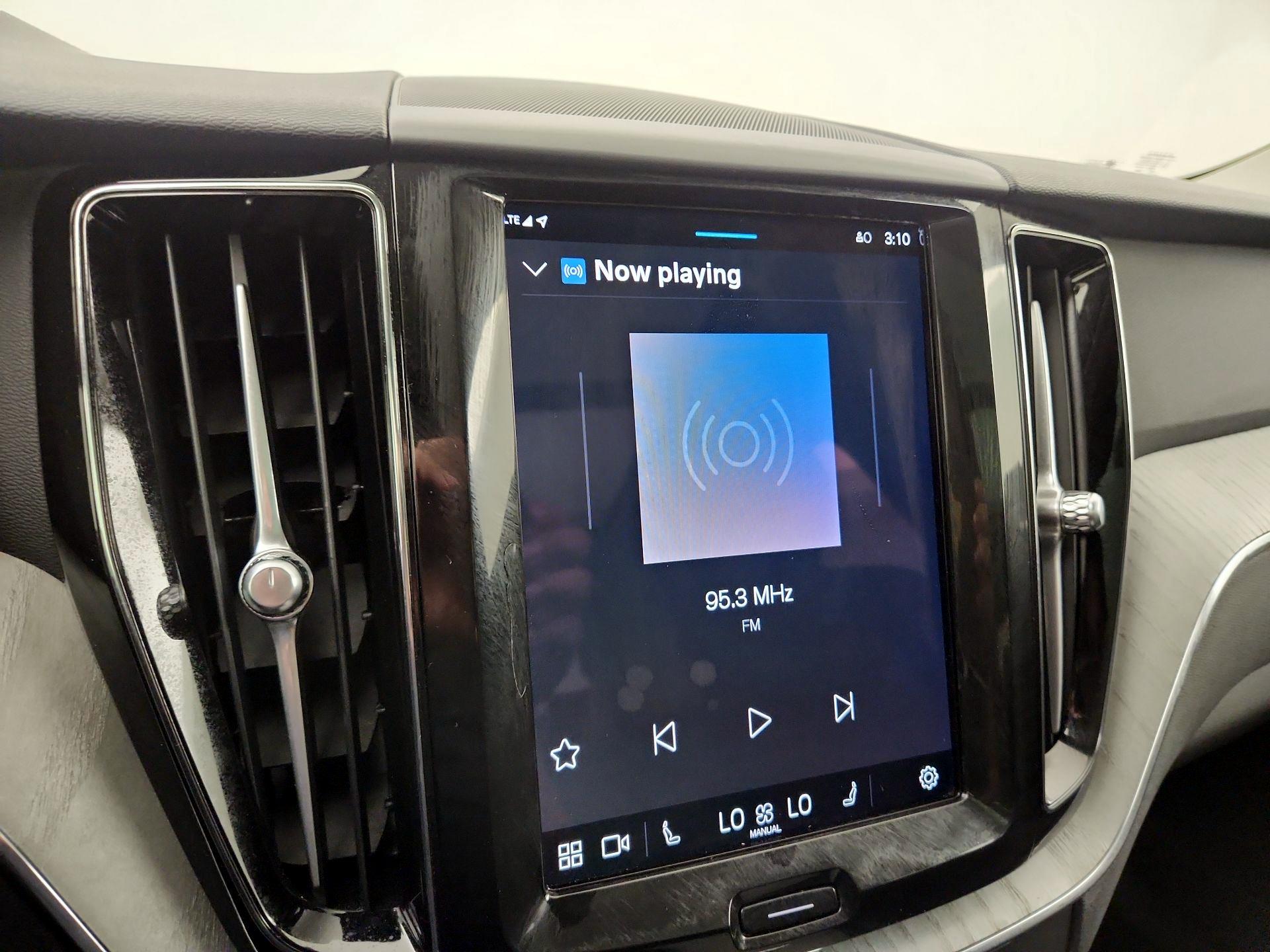 Thumbnail: 2025 Volvo XC60 - 14