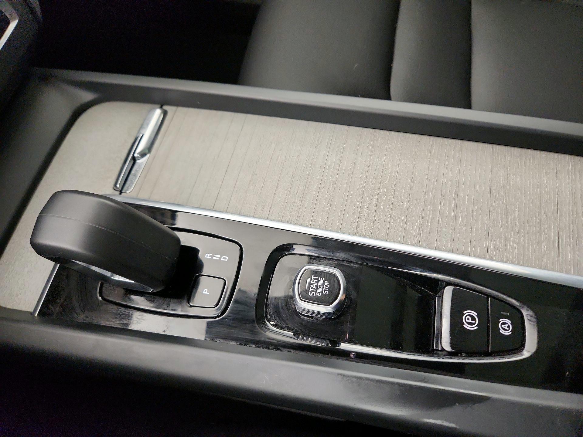 Thumbnail: 2025 Volvo XC60 - 16