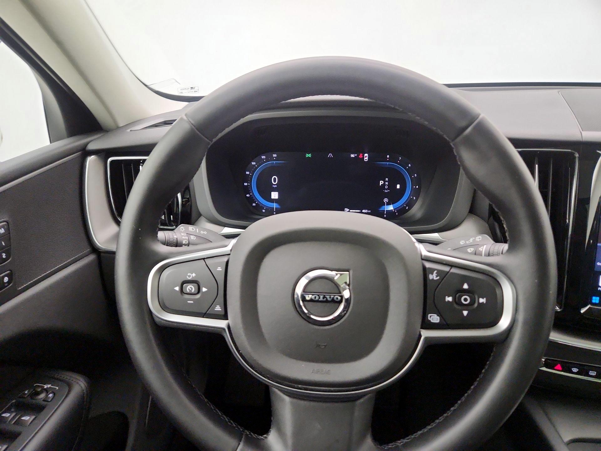 Thumbnail: 2025 Volvo XC60 - 10