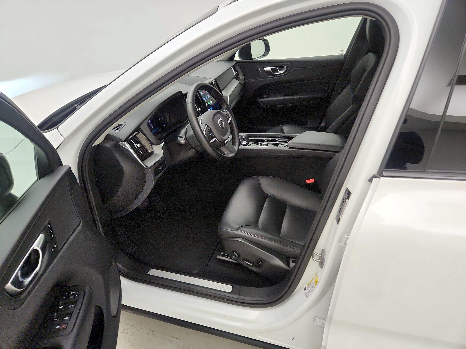 Thumbnail: 2025 Volvo XC60 - 11