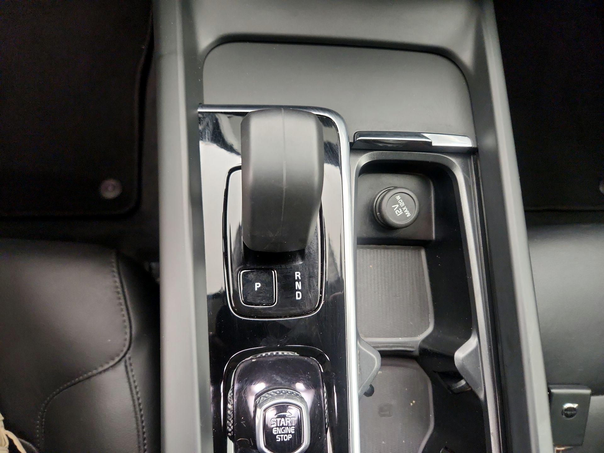 Thumbnail: 2025 Volvo XC60 - 17