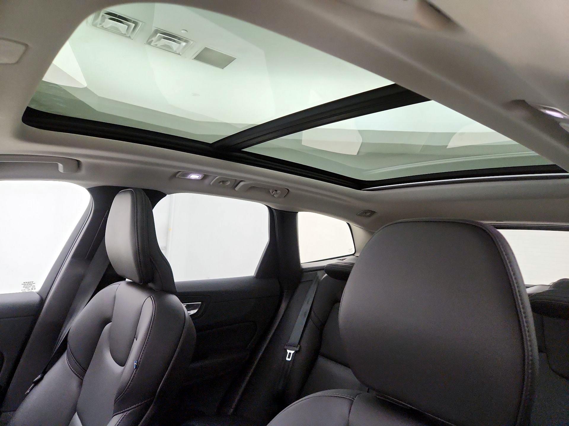Thumbnail: 2025 Volvo XC60 - 19