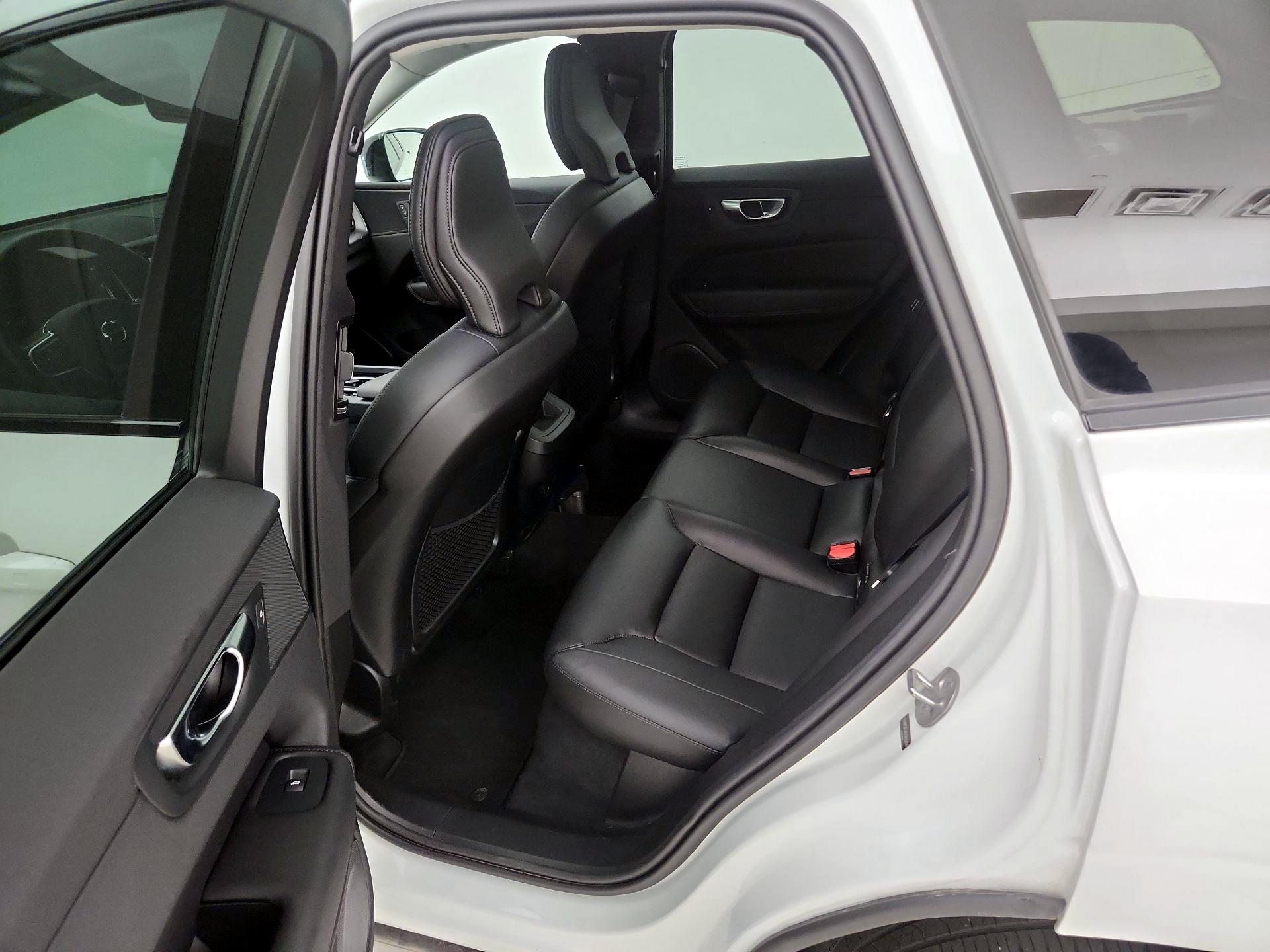 Thumbnail: 2025 Volvo XC60 - 20
