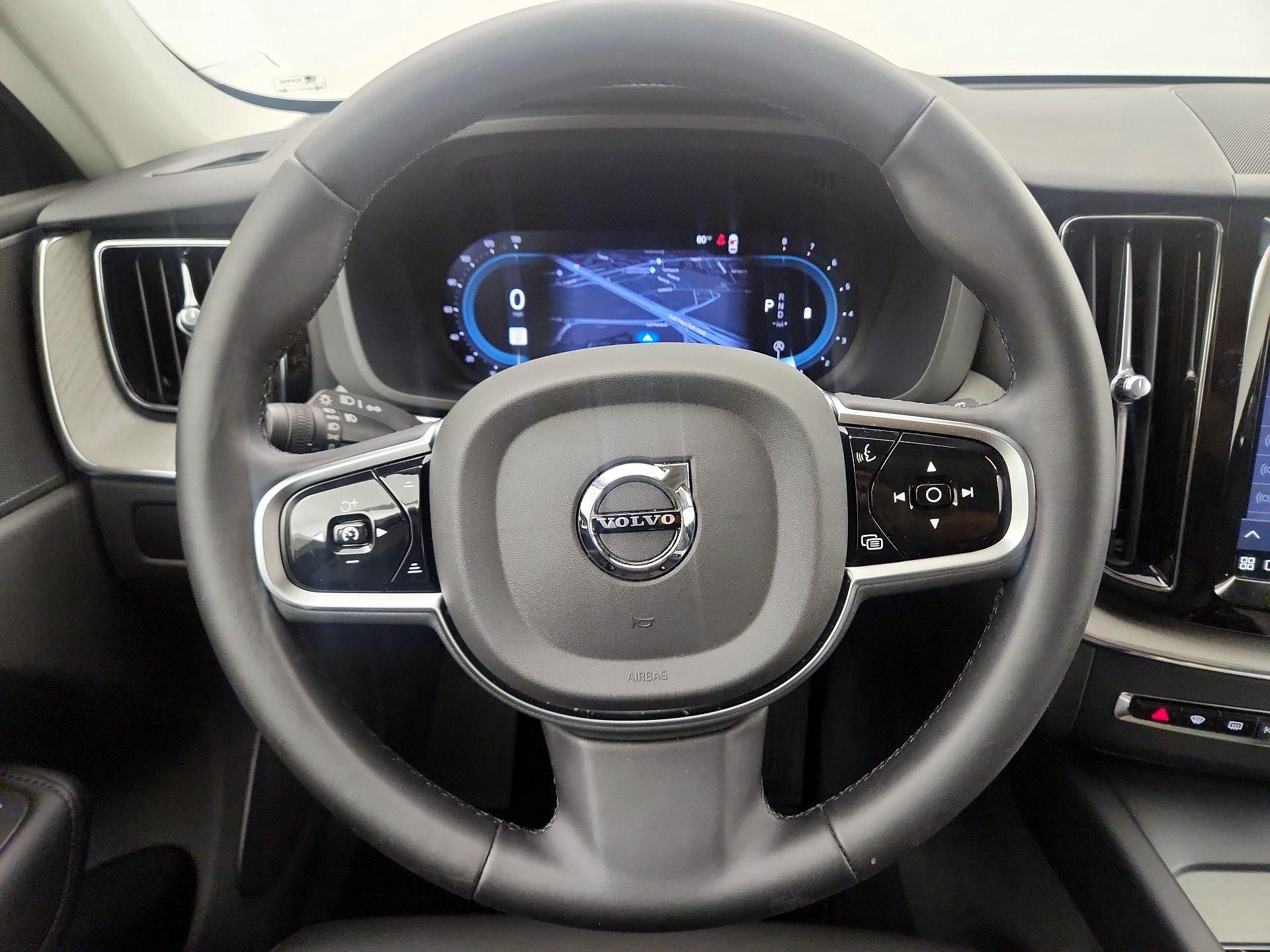 Thumbnail: 2025 Volvo XC60 - 10