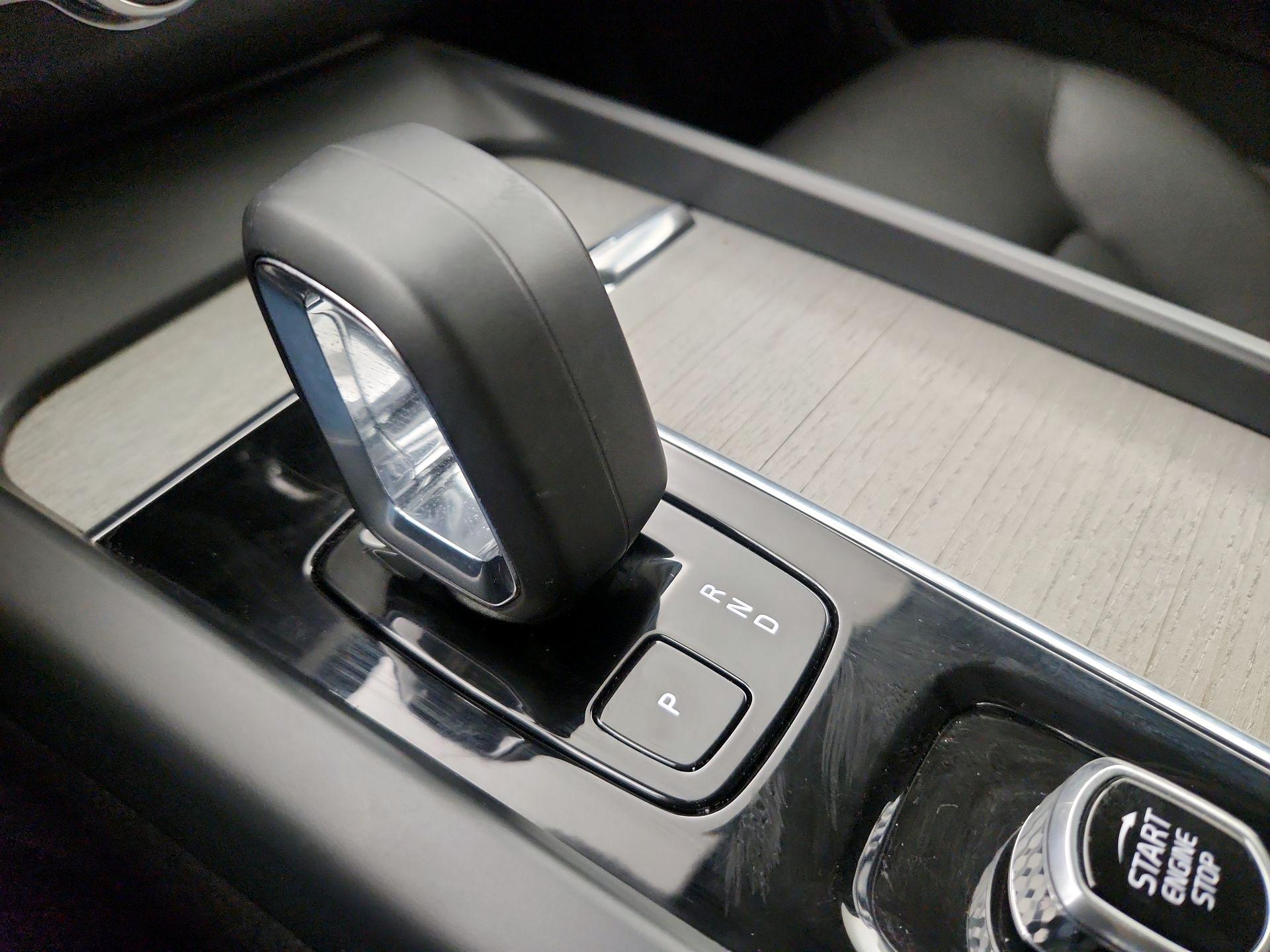 Thumbnail: 2025 Volvo XC60 - 15