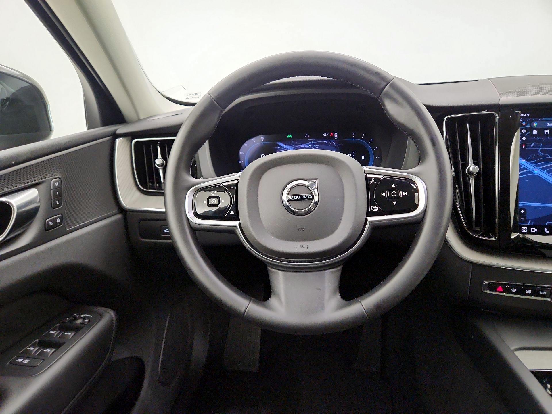 Thumbnail: 2025 Volvo XC60 - 10