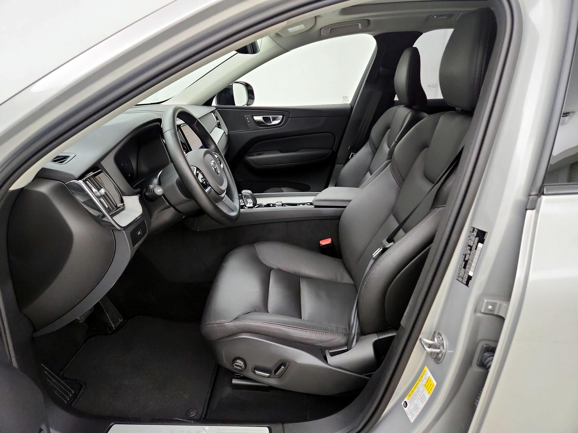 Thumbnail: 2025 Volvo XC60 - 11