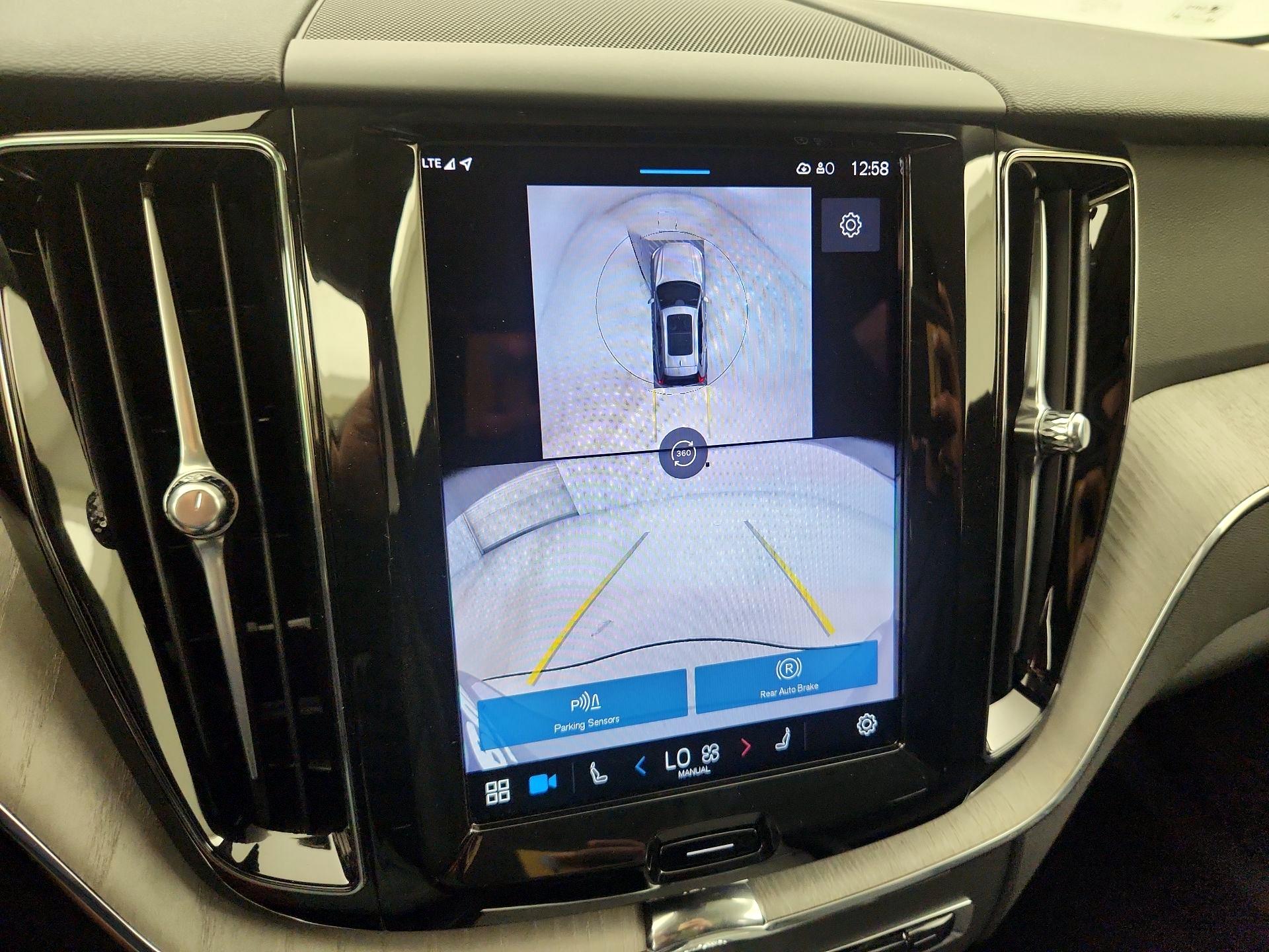 Thumbnail: 2025 Volvo XC60 - 15