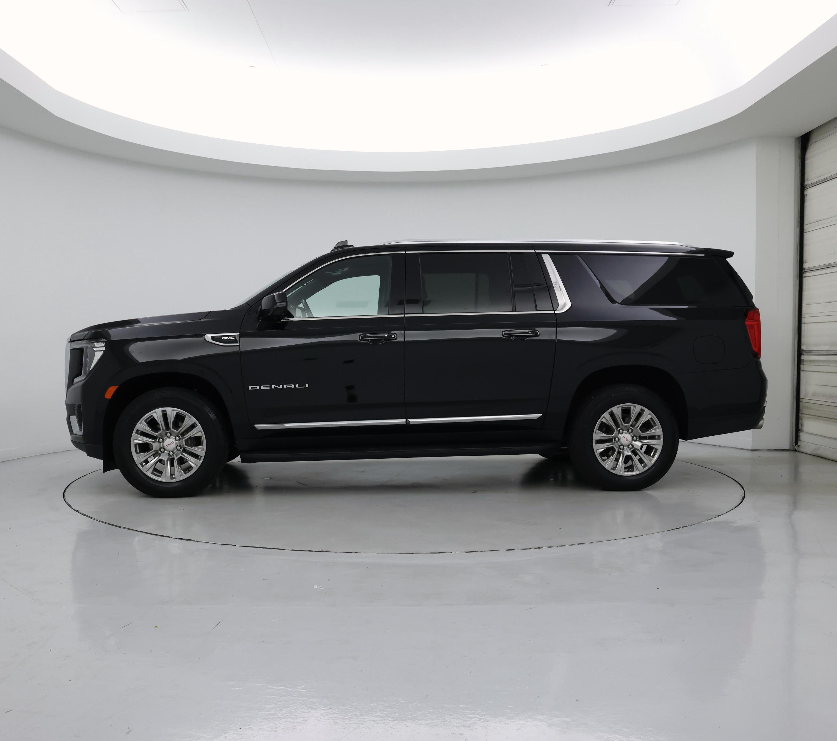 Thumbnail: 2021 GMC Yukon XL - 3