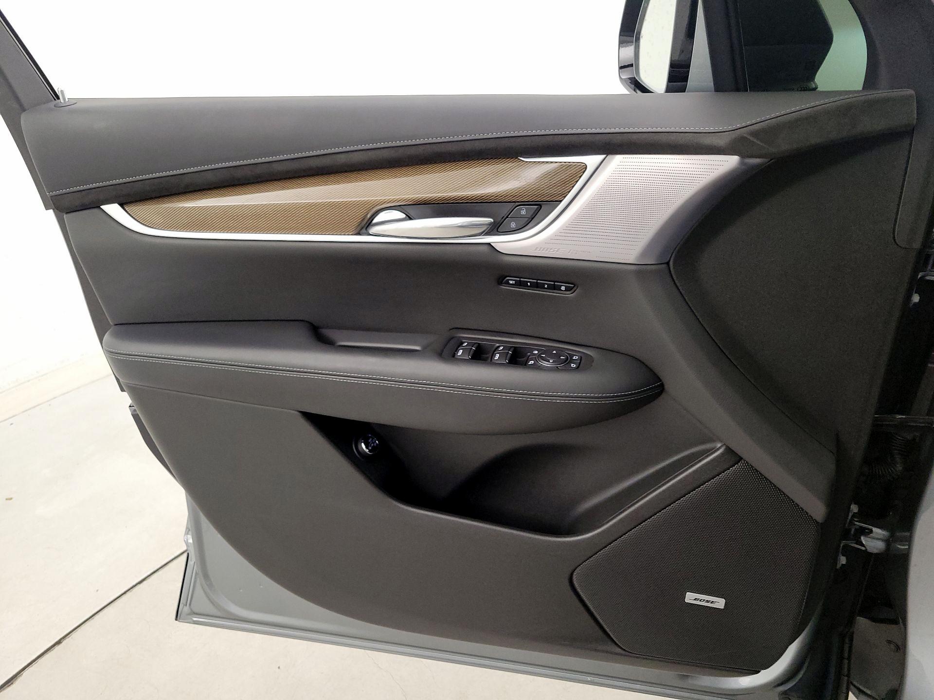 Thumbnail: 2024 Cadillac XT6 - 12