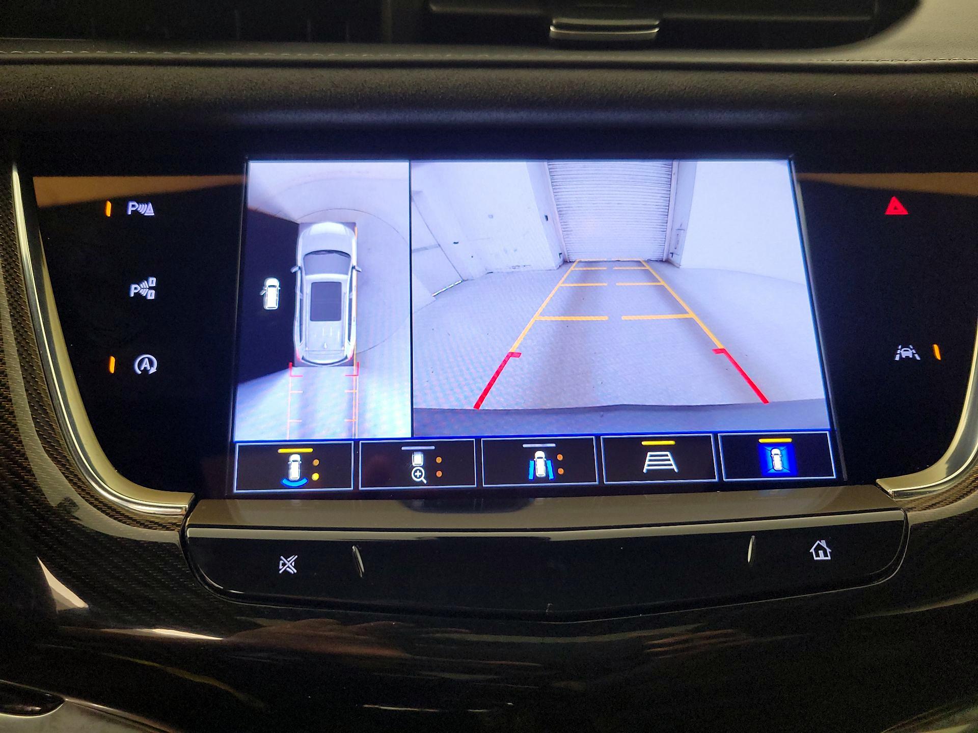 Thumbnail: 2024 Cadillac XT6 - 14