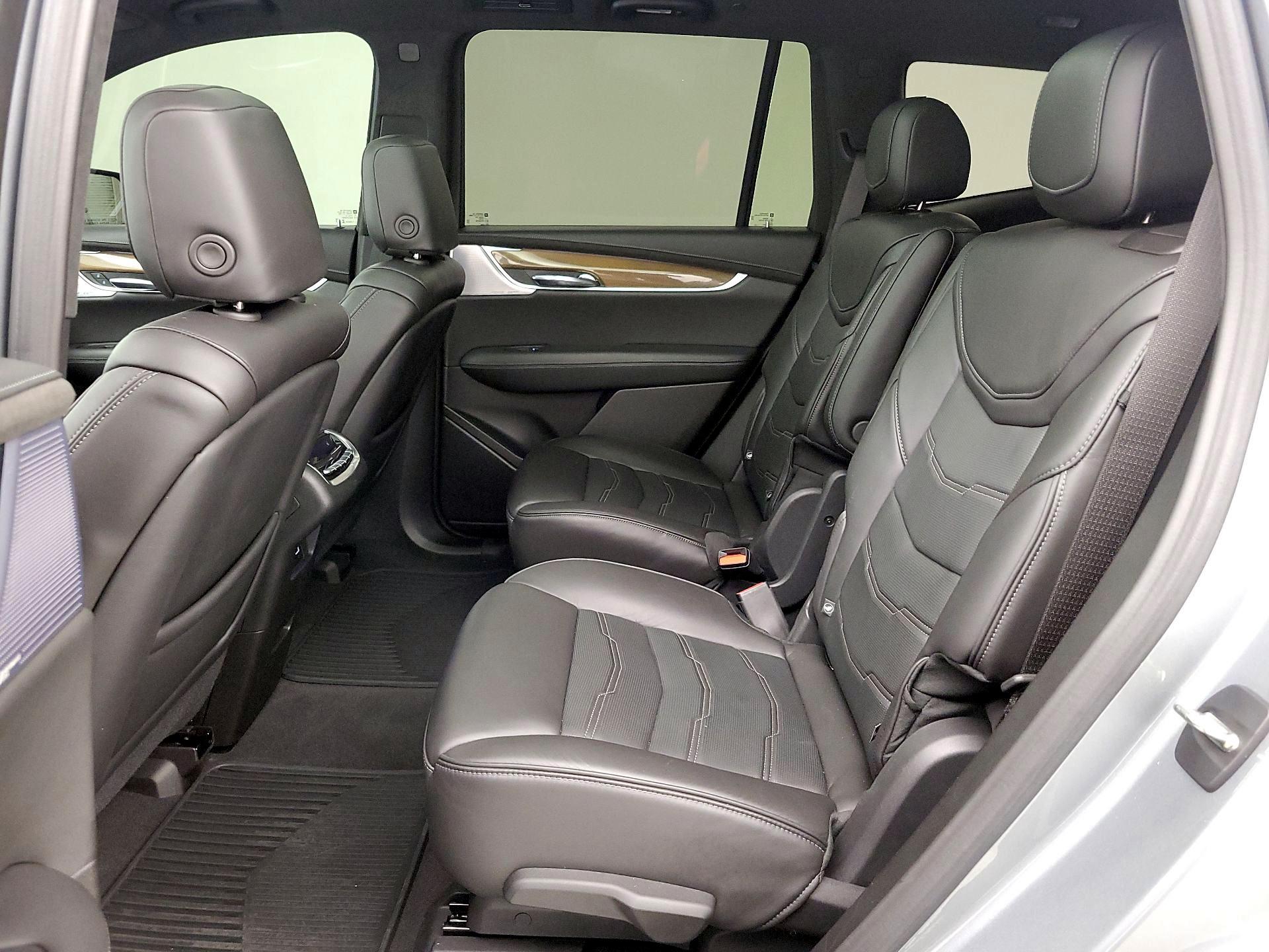 Thumbnail: 2024 Cadillac XT6 - 19