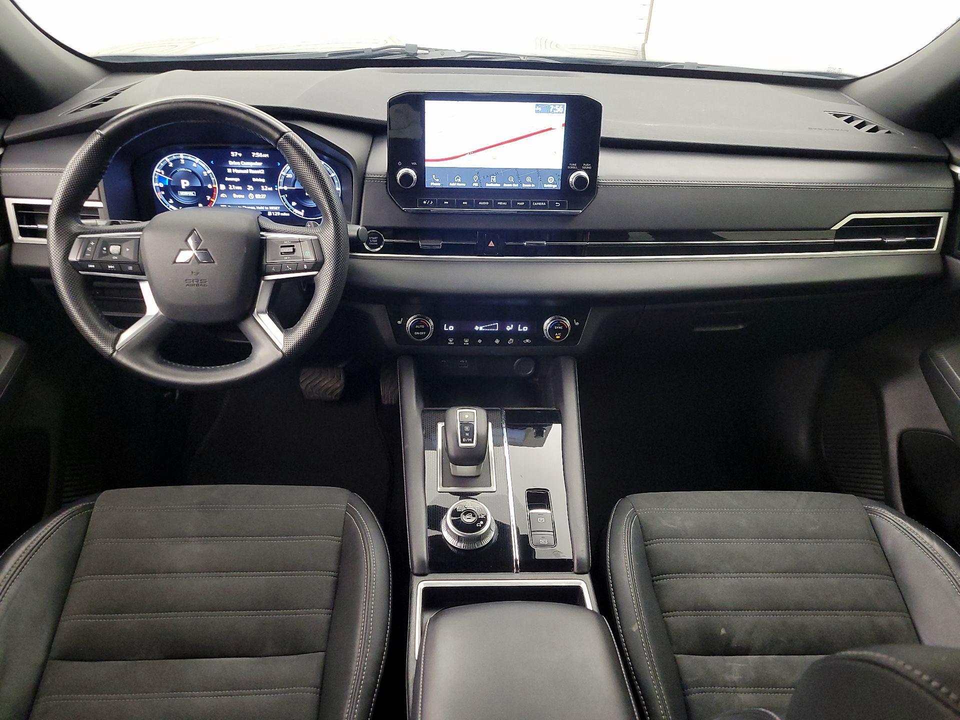 Thumbnail: 2023 Mitsubishi Outlander - 9