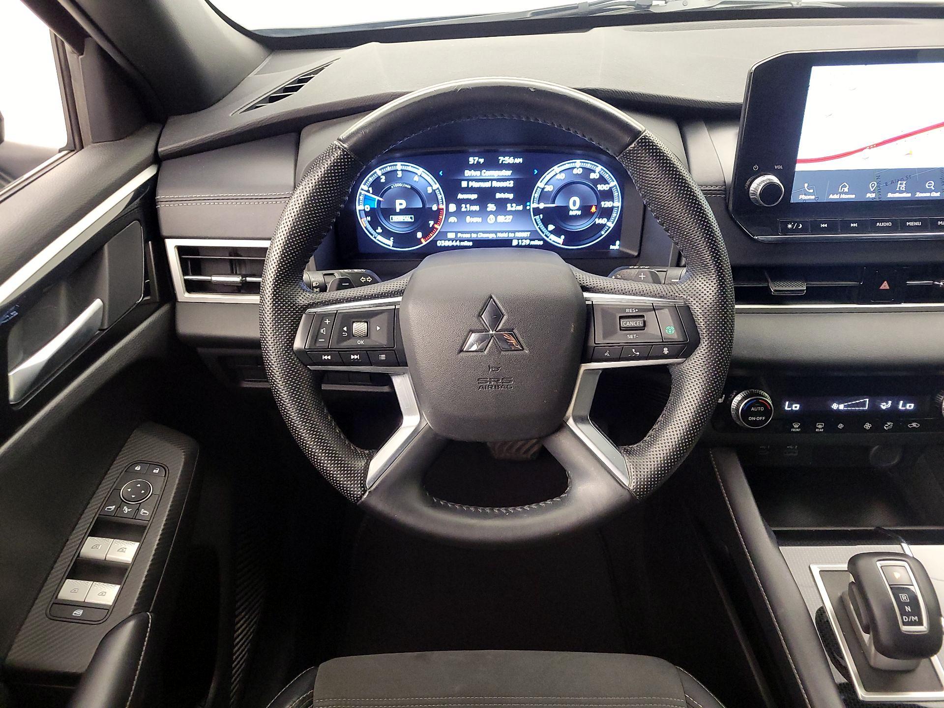 Thumbnail: 2023 Mitsubishi Outlander - 10