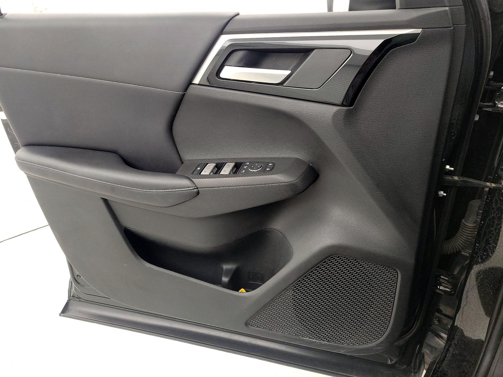 Thumbnail: 2023 Mitsubishi Outlander - 12