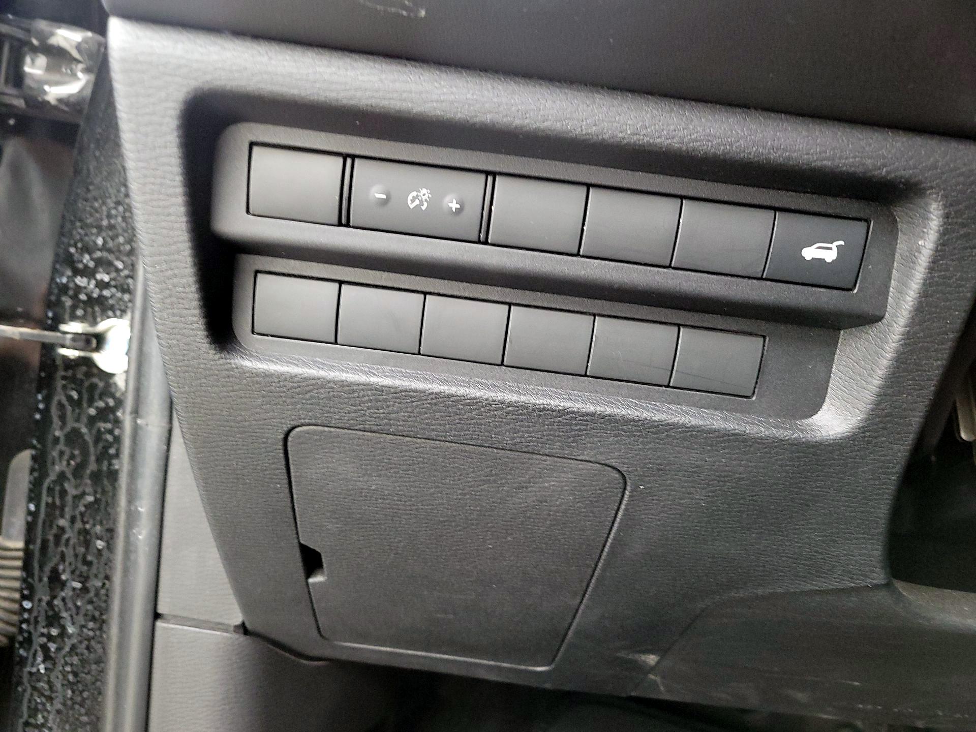 Thumbnail: 2023 Mitsubishi Outlander - 13