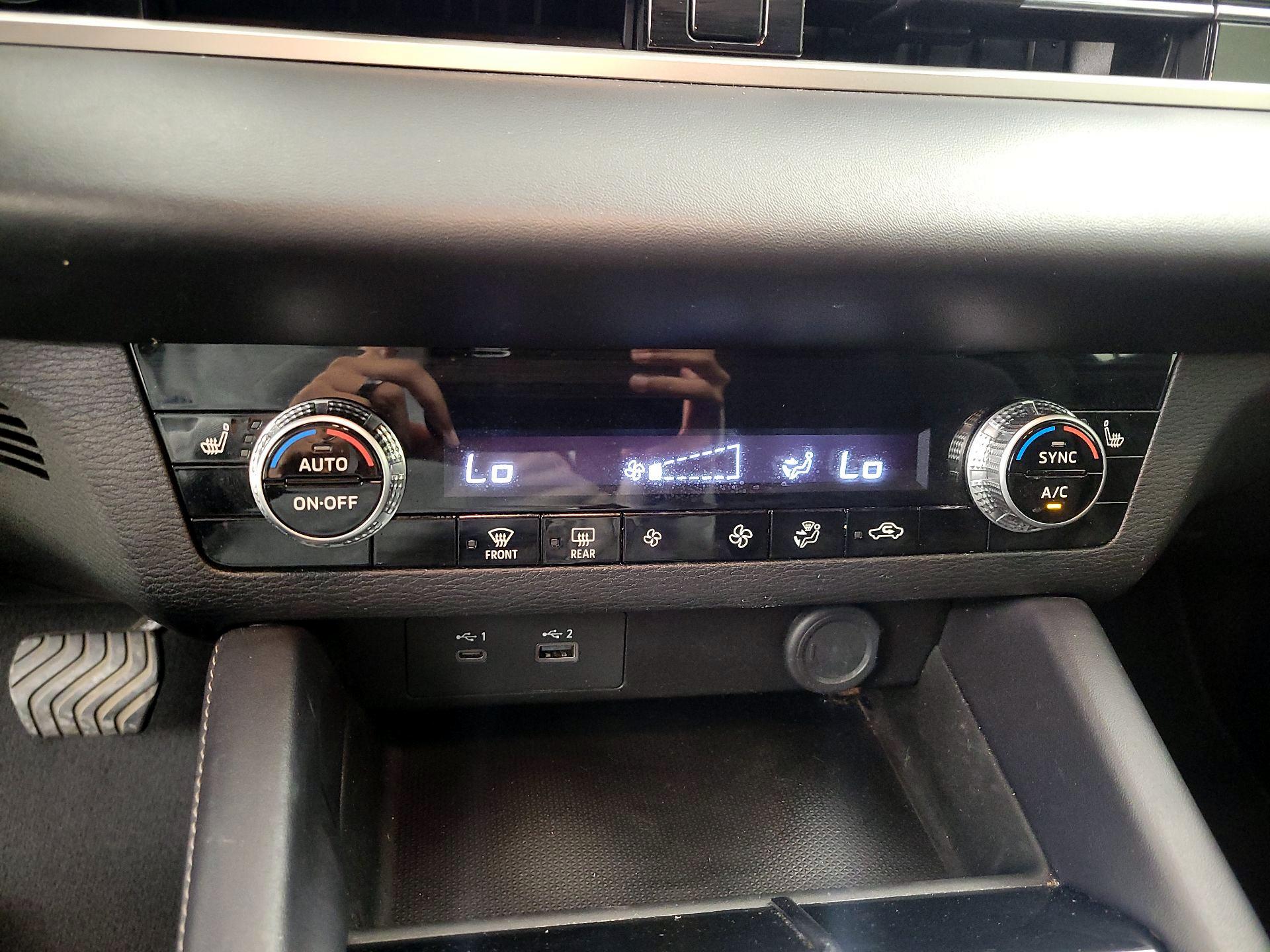 Thumbnail: 2023 Mitsubishi Outlander - 17