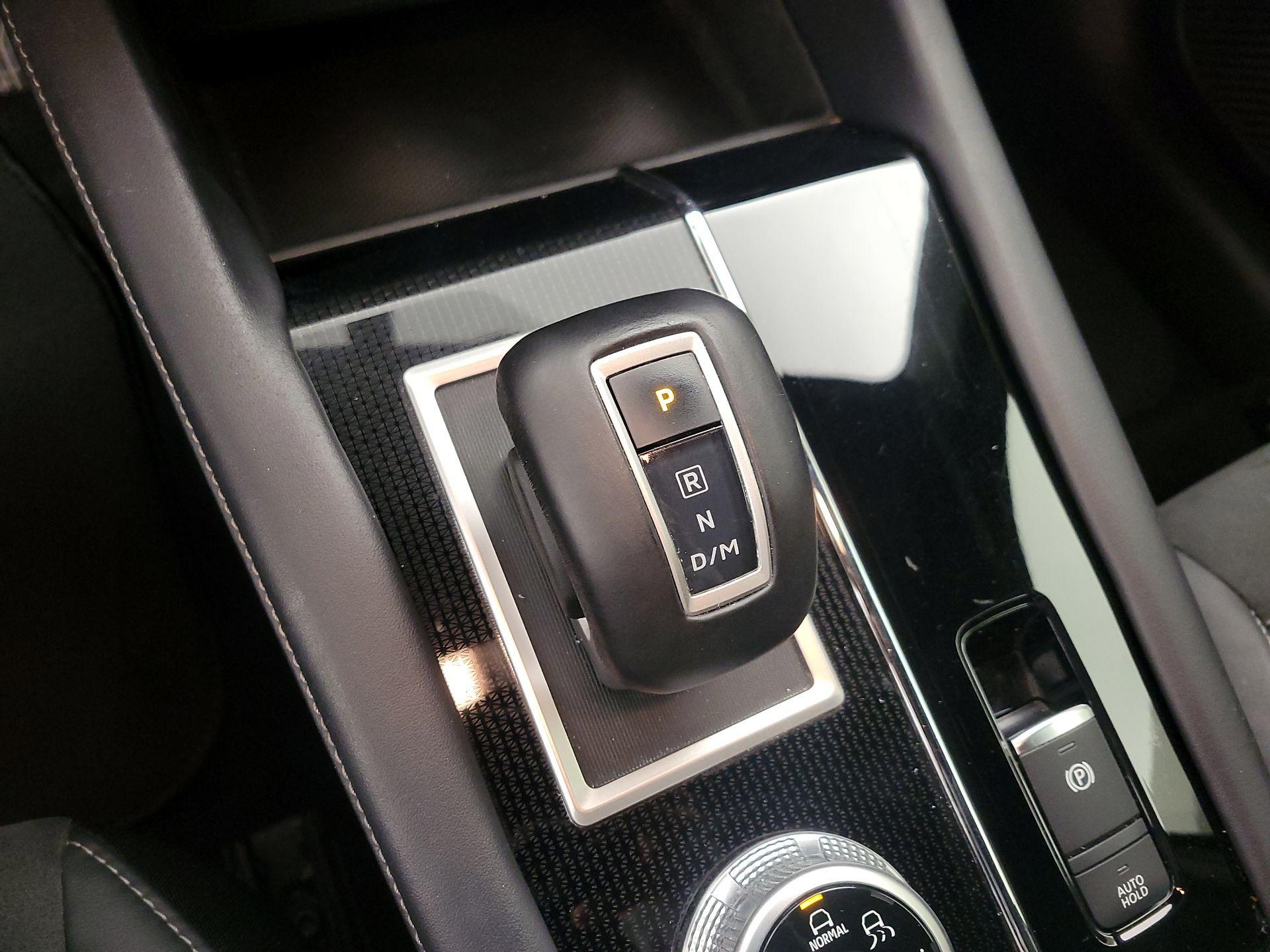 Thumbnail: 2023 Mitsubishi Outlander - 18