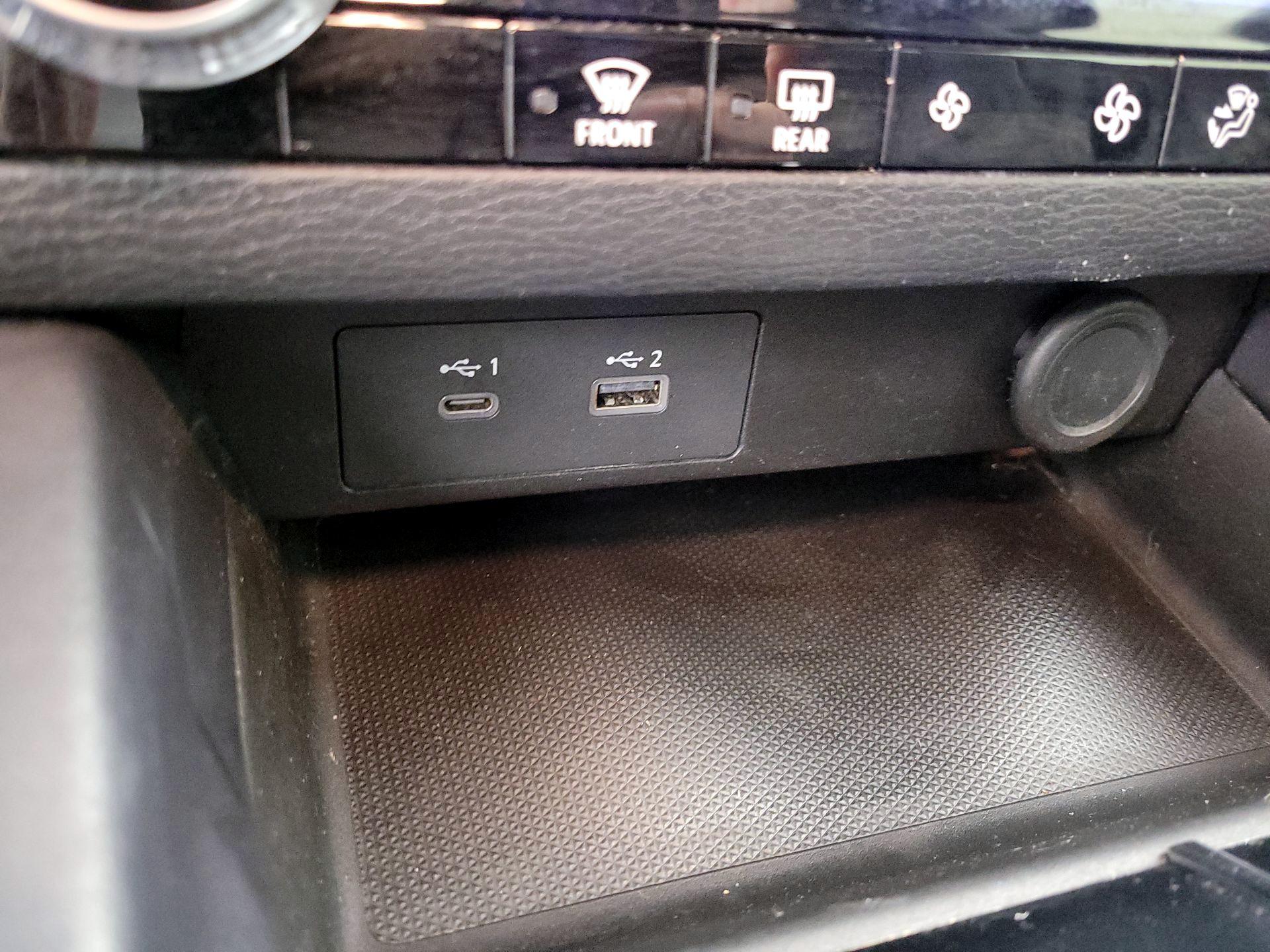 Thumbnail: 2023 Mitsubishi Outlander - 19