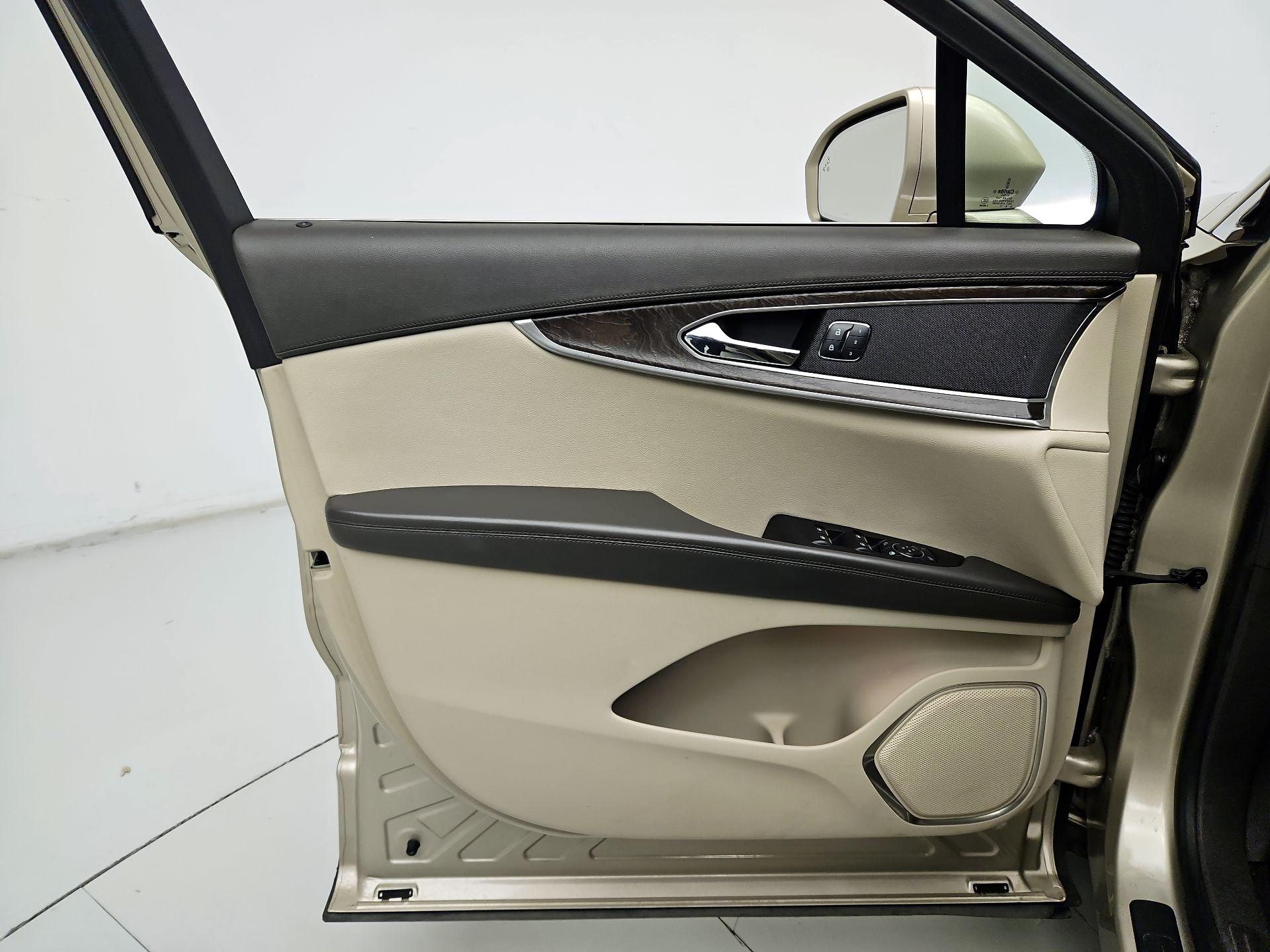 Thumbnail: 2017 Lincoln MKX - 12