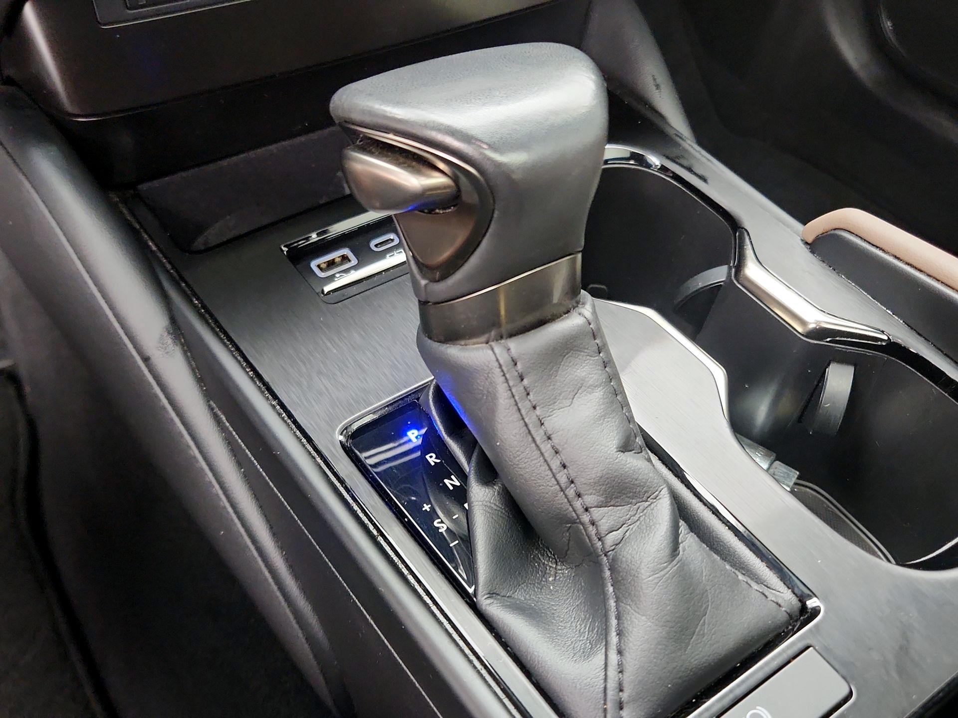 Thumbnail: 2023 Lexus ES - 17