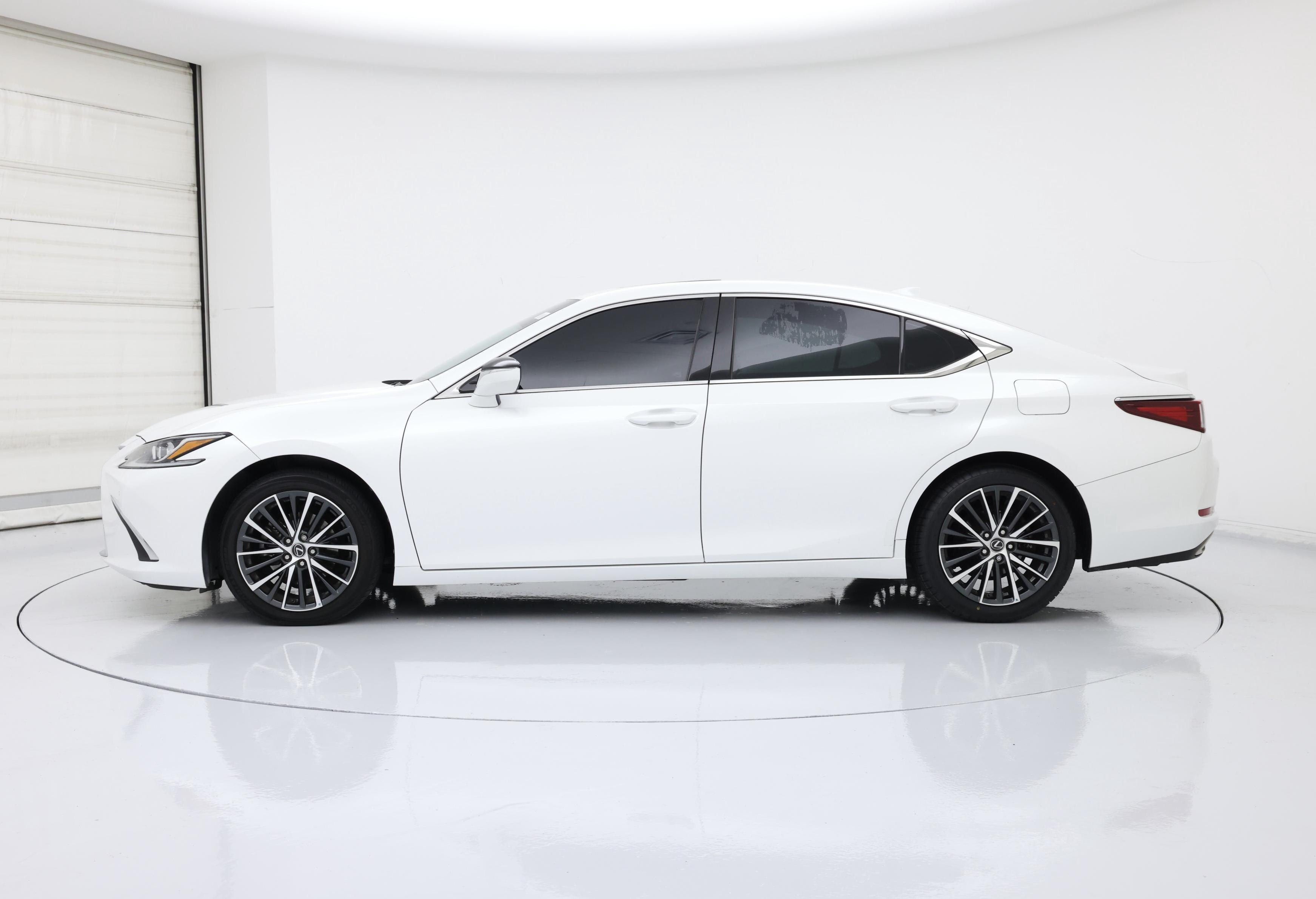 Thumbnail: 2023 Lexus ES - 3