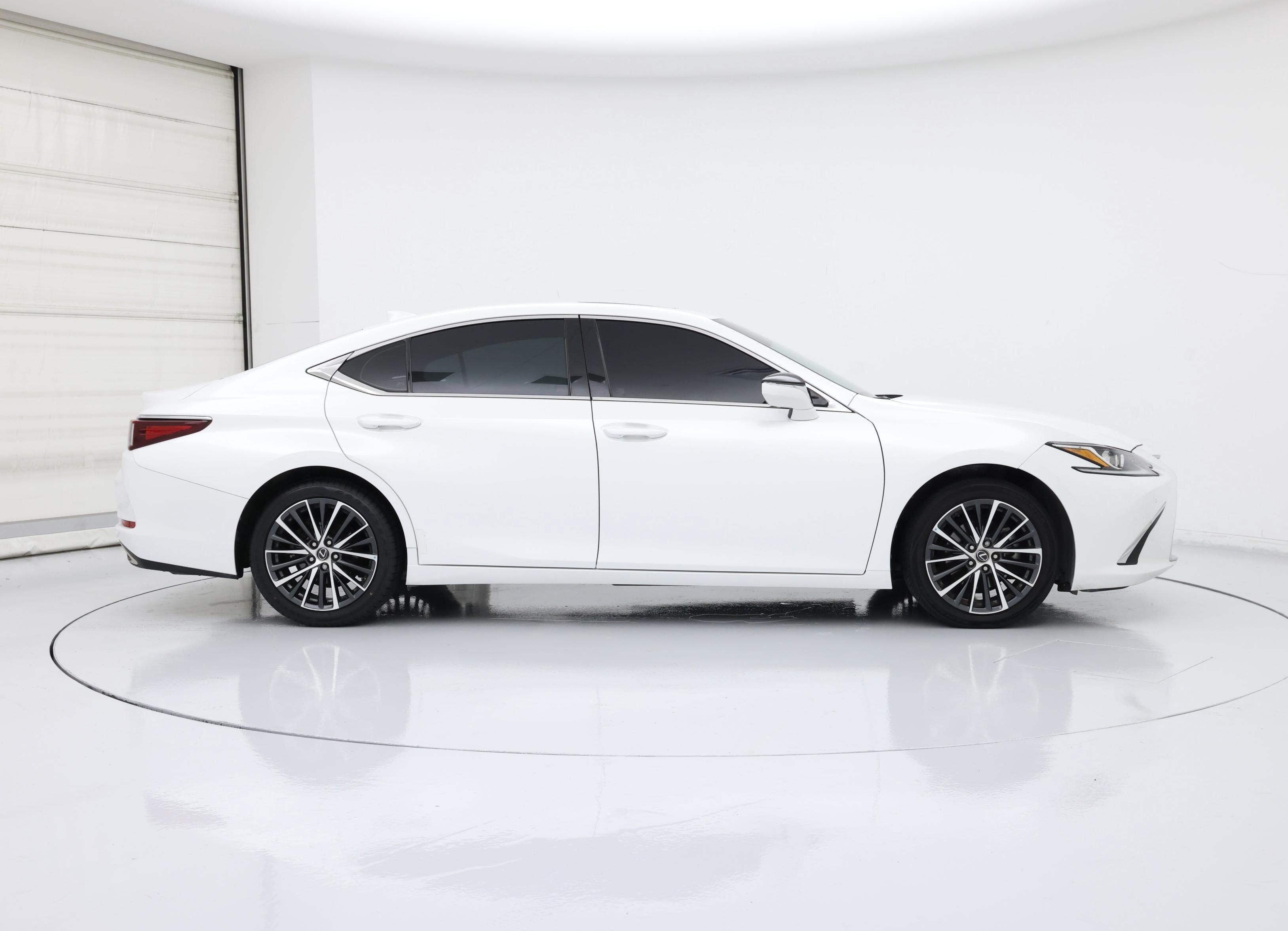 Thumbnail: 2023 Lexus ES - 7