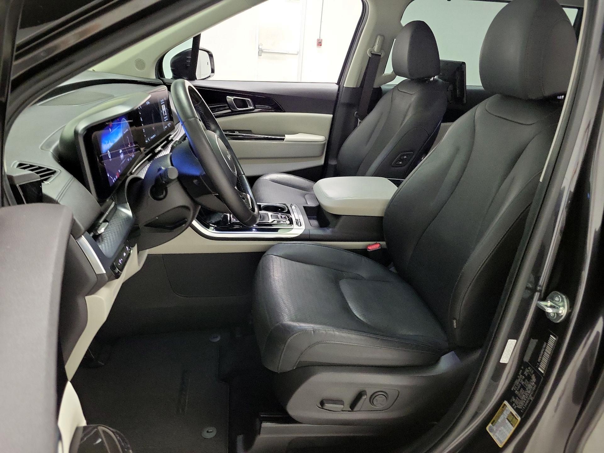 Thumbnail: 2023 Kia Carnival - 11