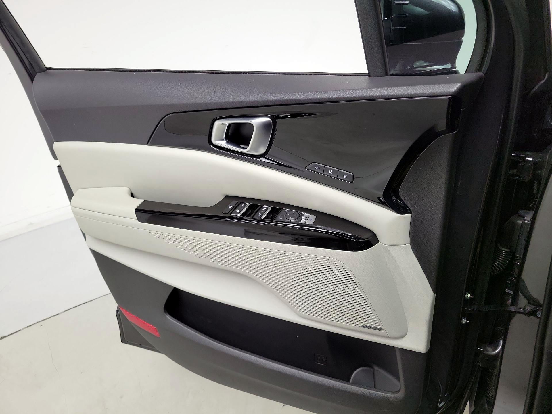 Thumbnail: 2023 Kia Carnival - 12