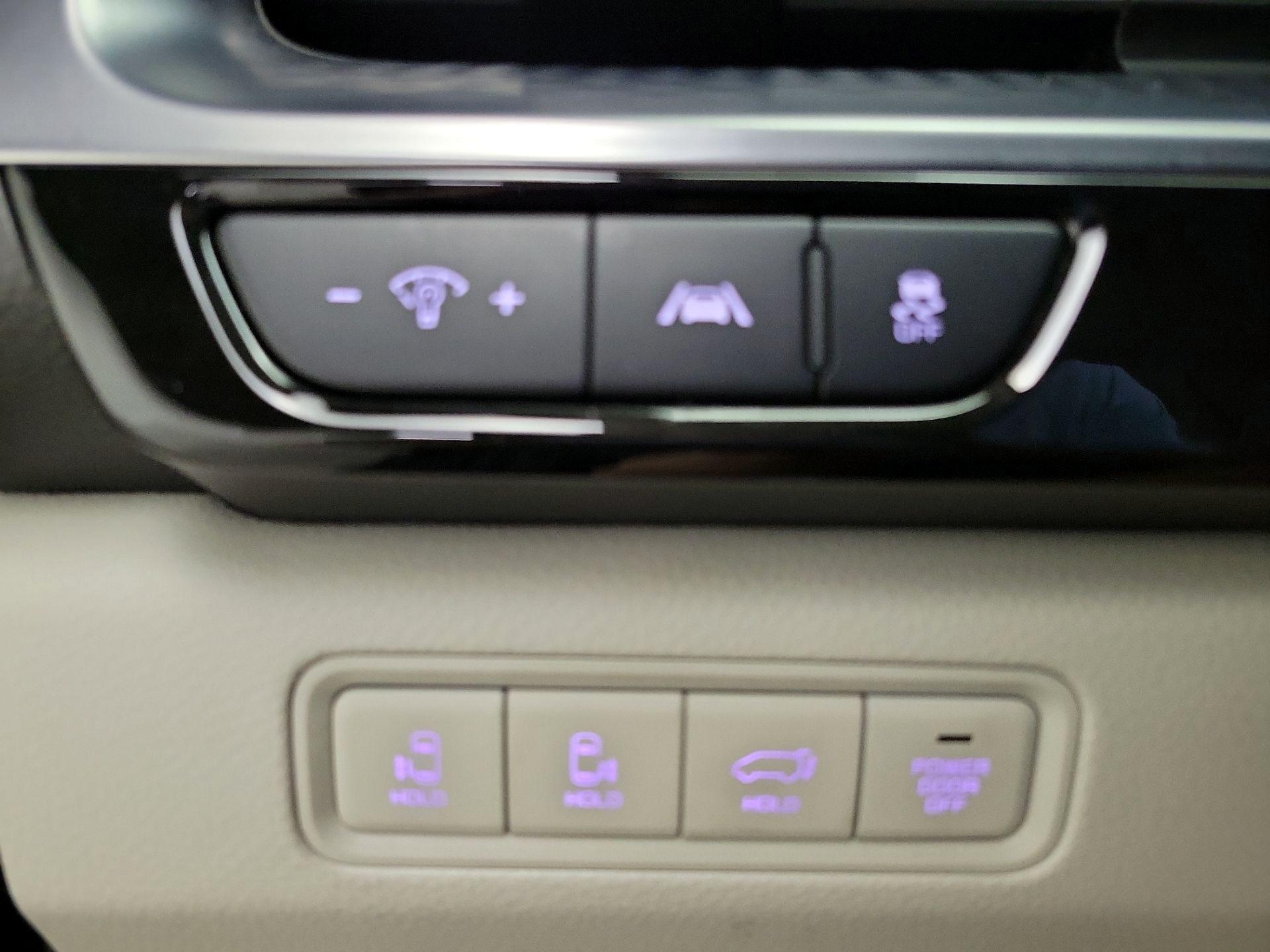 Thumbnail: 2023 Kia Carnival - 13