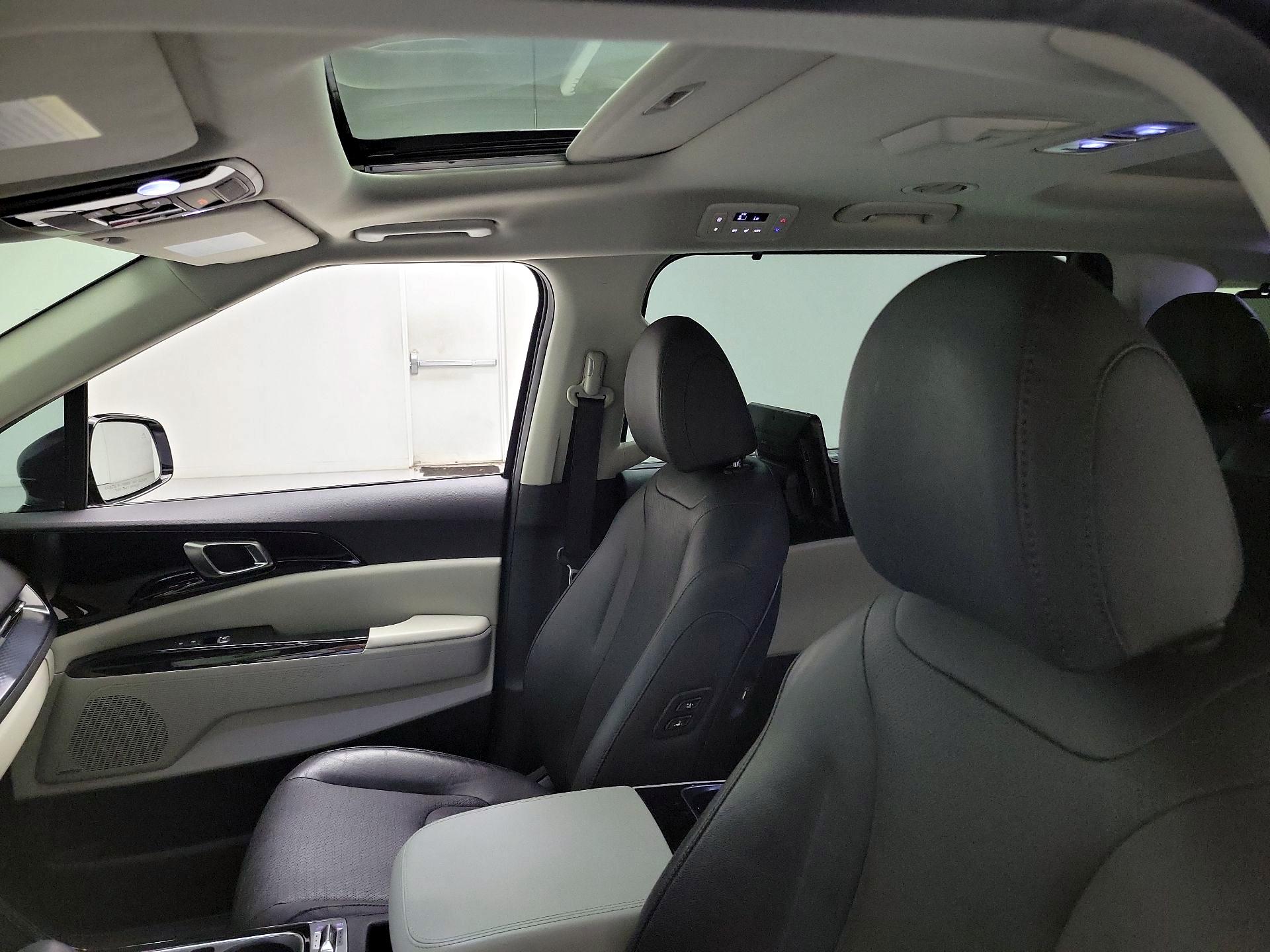 Thumbnail: 2023 Kia Carnival - 20