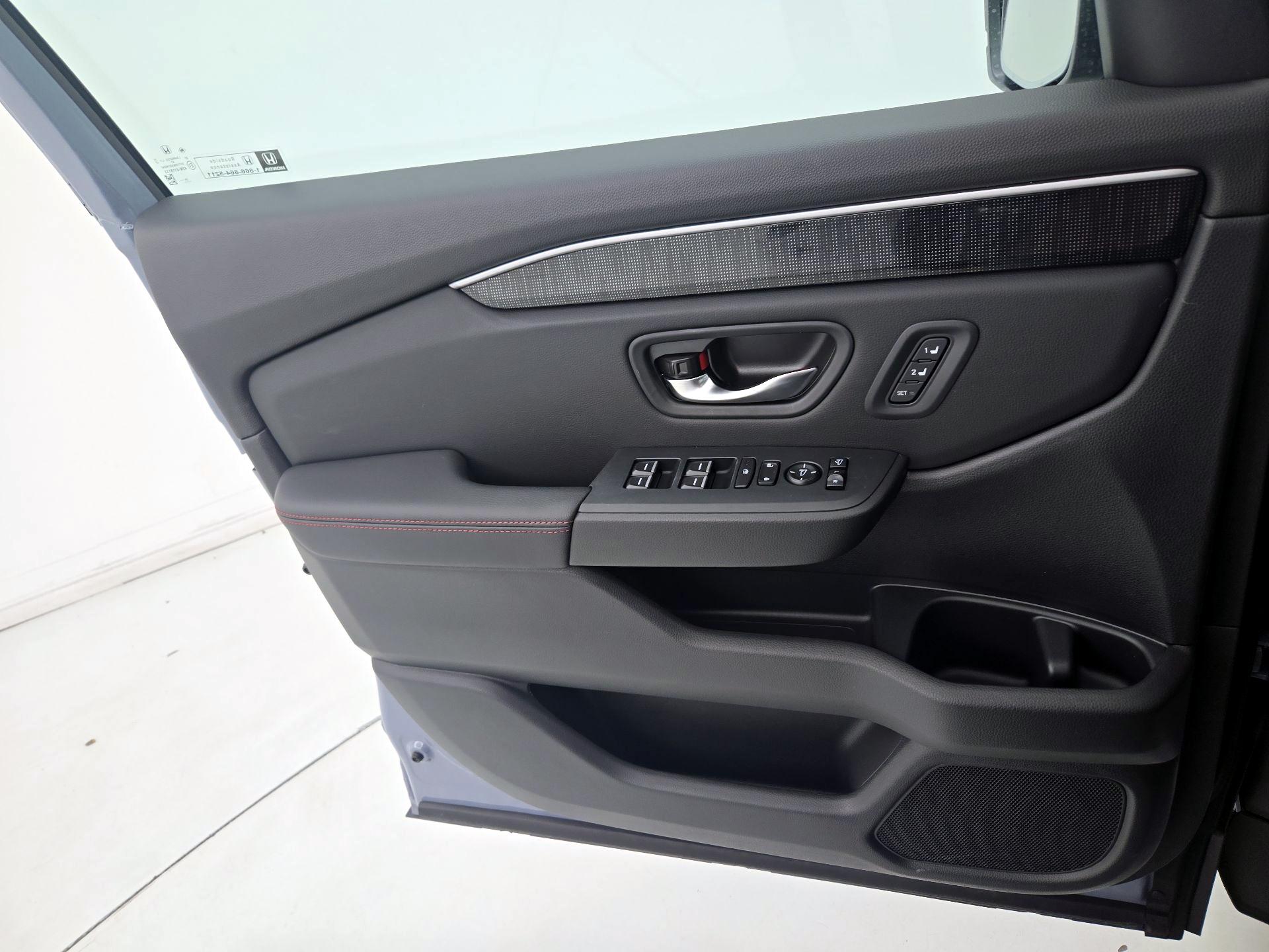 Thumbnail: 2025 Honda Pilot - 12