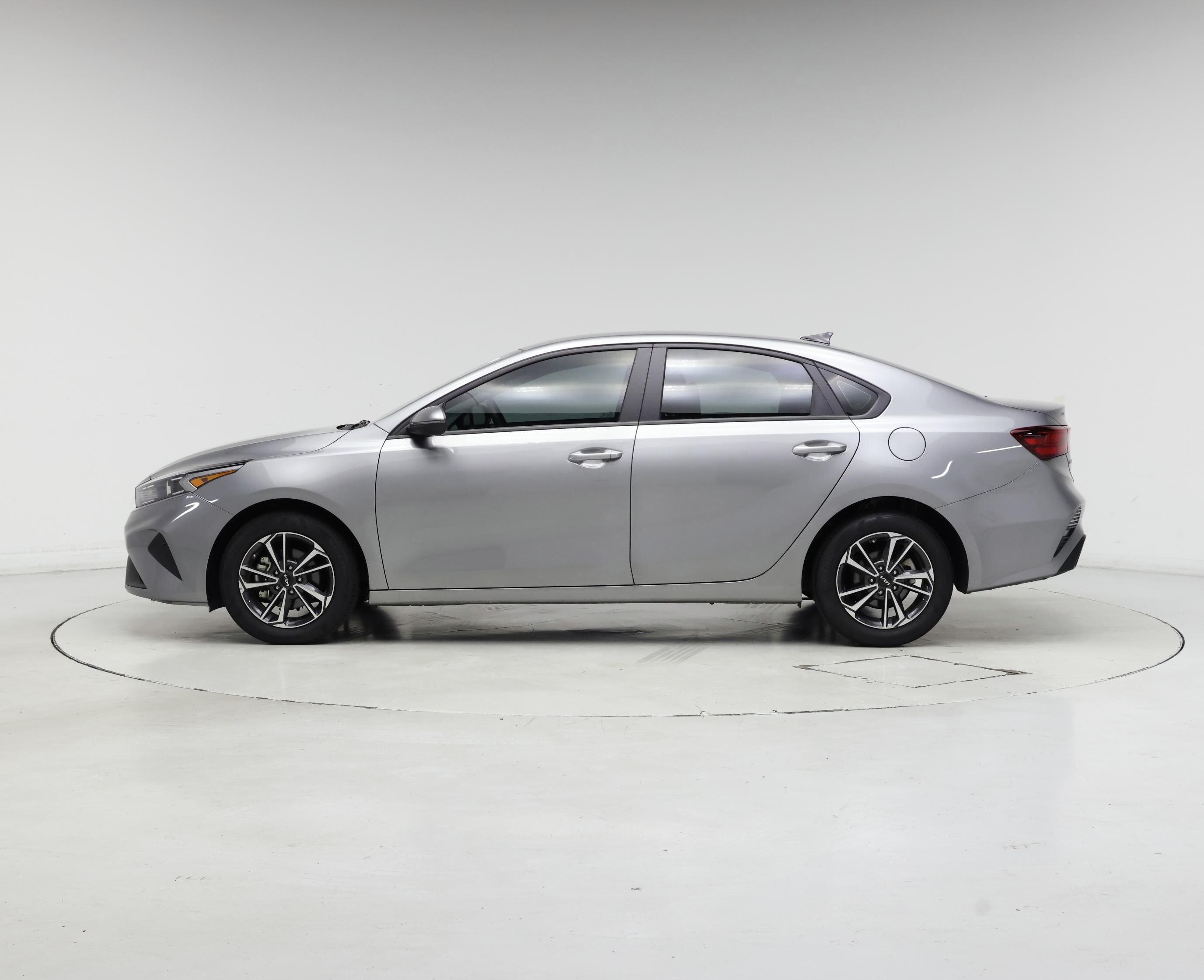 Thumbnail: 2024 Kia Forte - 3
