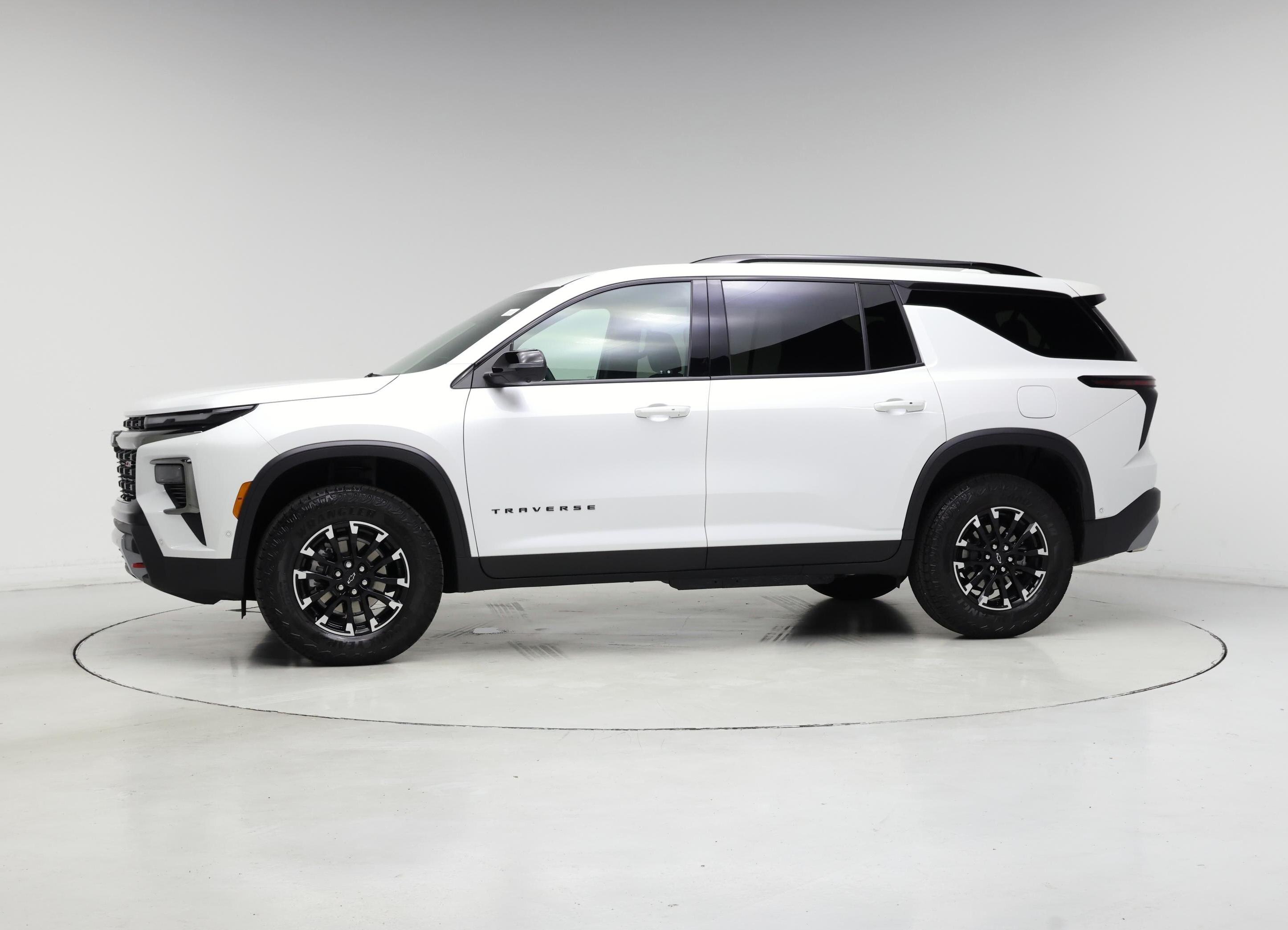 Thumbnail: 2025 Chevrolet Traverse - 3
