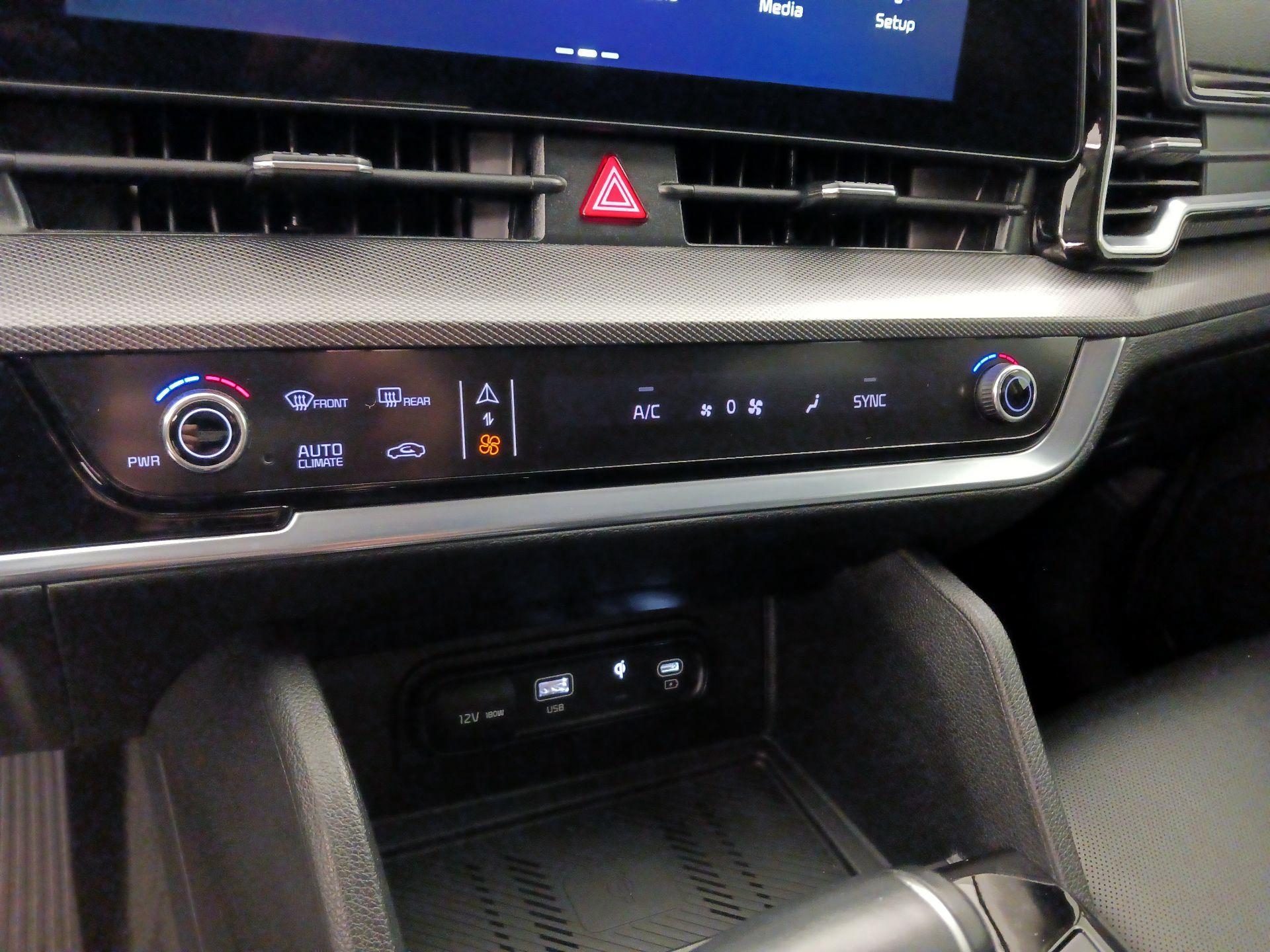 Thumbnail: 2023 Kia Sportage - 17
