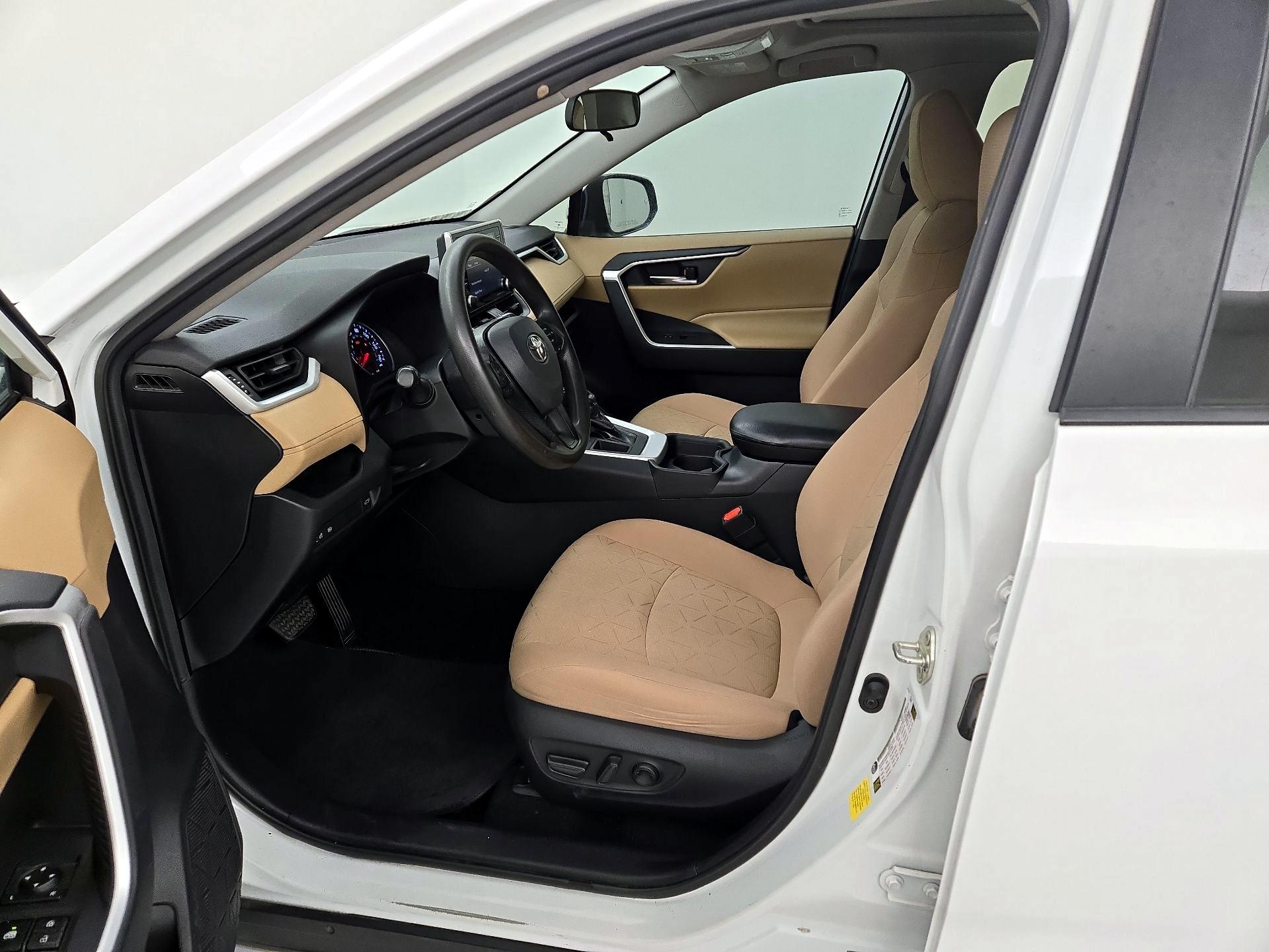 Thumbnail: 2020 Toyota RAV4 - 9