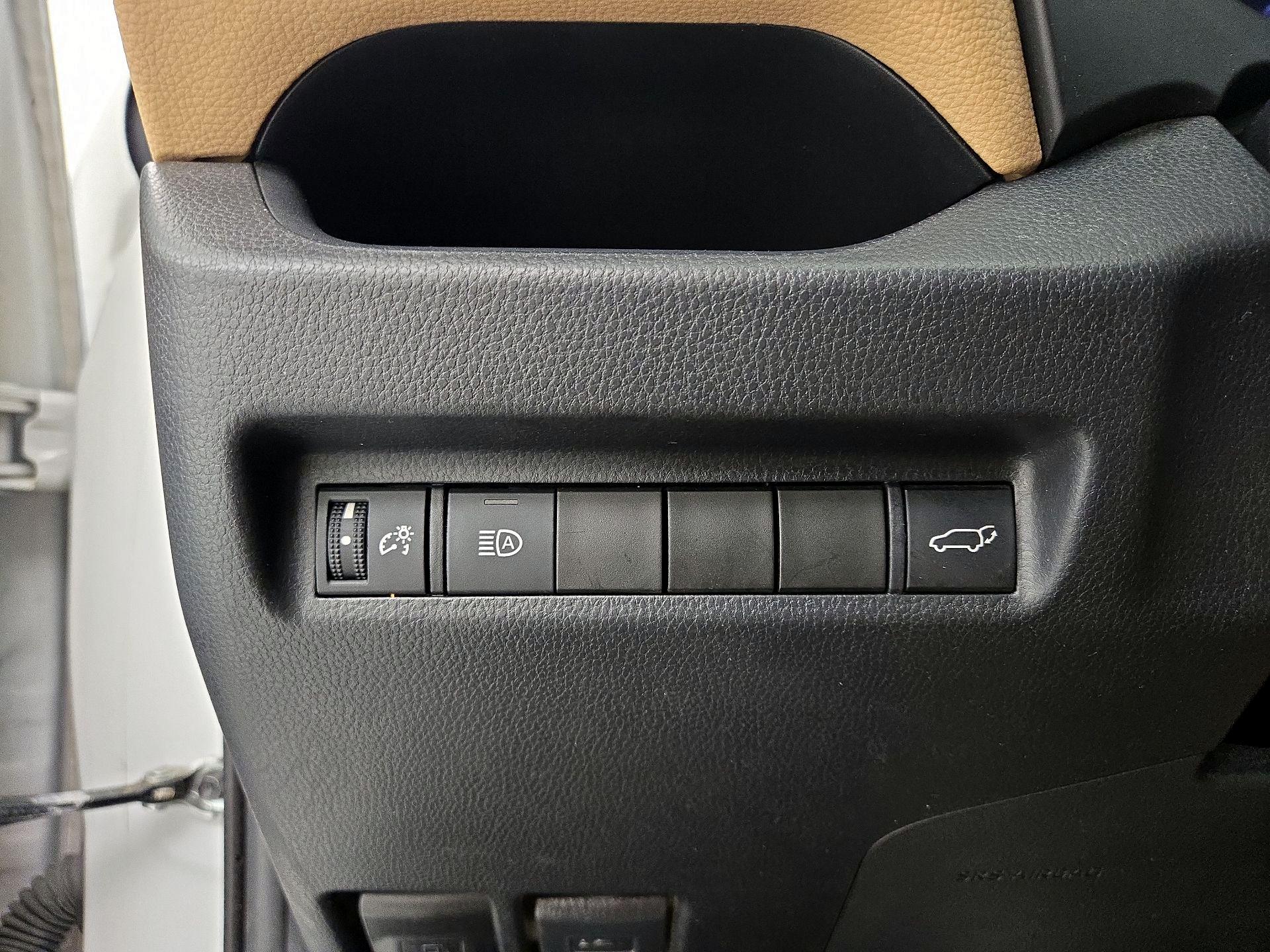 Thumbnail: 2020 Toyota RAV4 - 11