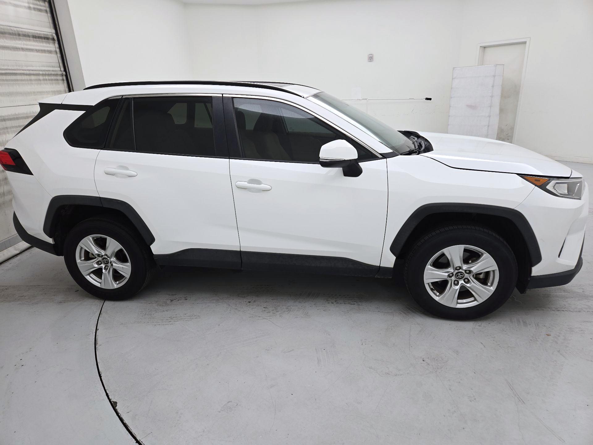 Thumbnail: 2020 Toyota RAV4 - 4