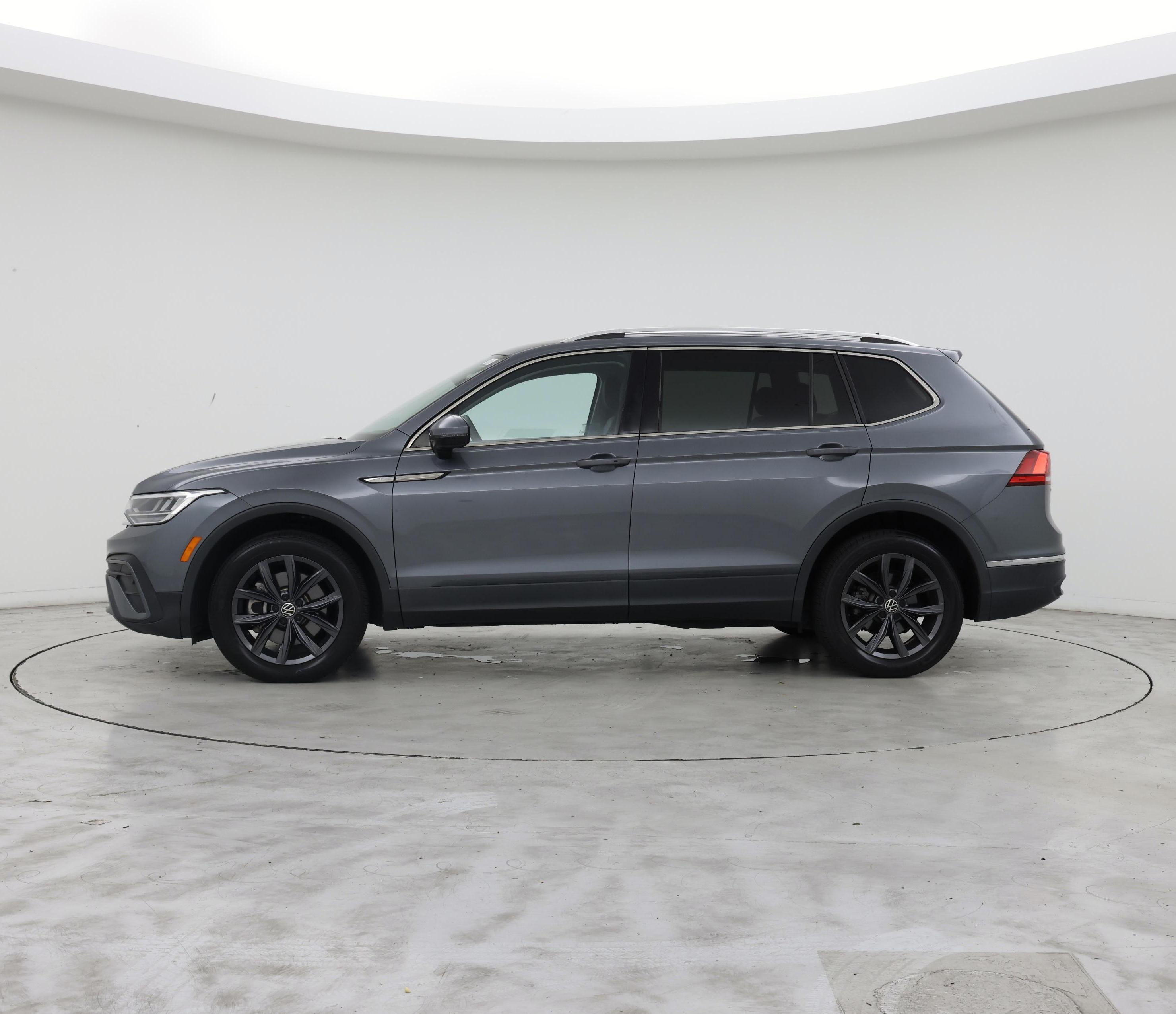 Thumbnail: 2022 Volkswagen Tiguan - 3